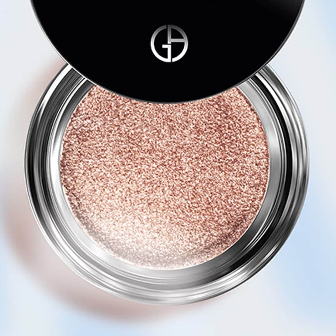 Armani Beautyさんのインスタグラム写真 - (Armani BeautyInstagram)「Make a strong eye statement with EYES TO KILL STELLAR MONO EYESHADOW in shade 5 "Stellar" for a sophisticated and modern beauty look.  #ArmaniBeauty #EyesToKill #makeup」4月2日 5時59分 - armanibeauty