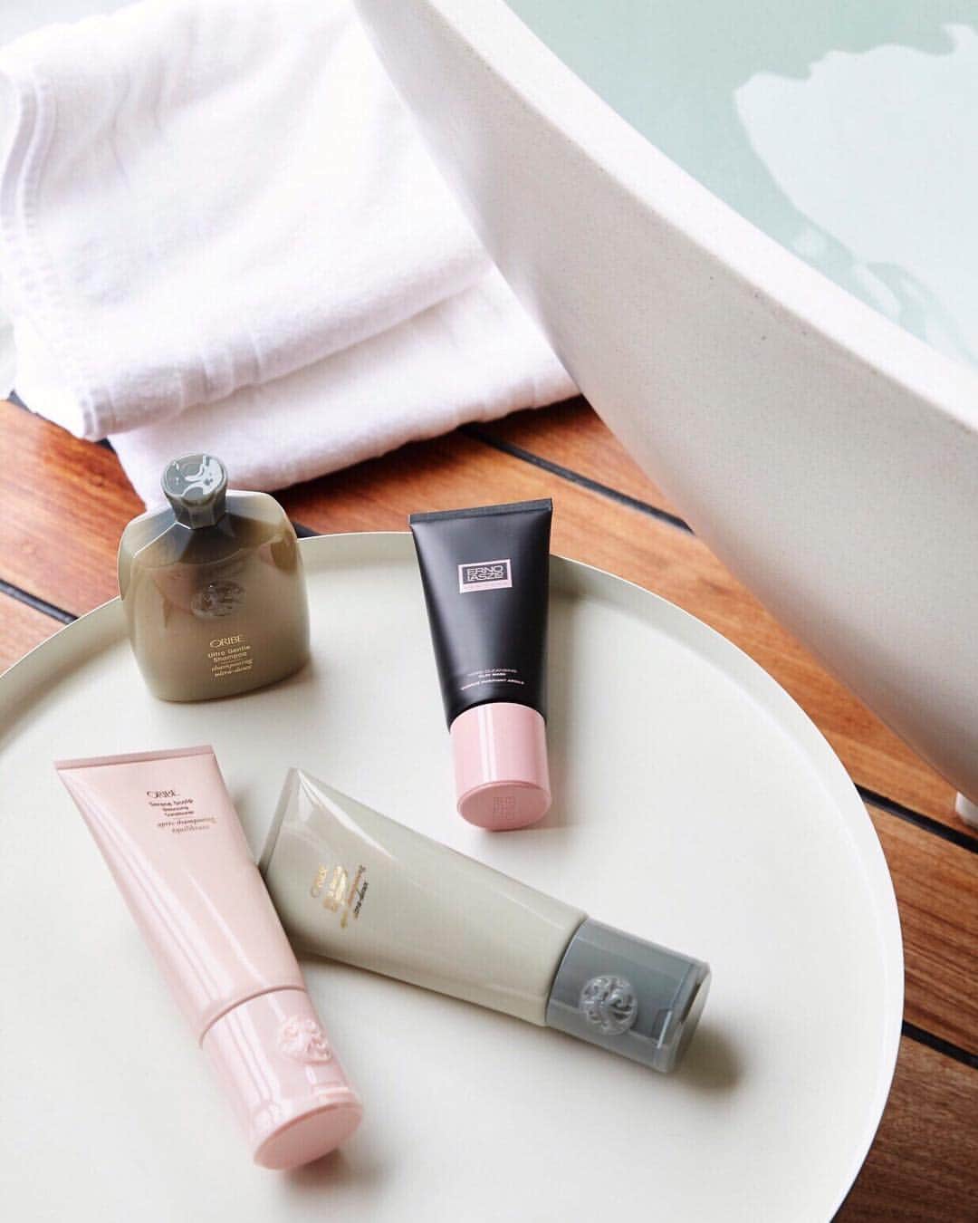 Nordstromさんのインスタグラム写真 - (NordstromInstagram)「Easing into a new week with a few go-to's: @ernolaszlonyc's Pore Cleansing Clay Mask & @oribe's Serene Scalp and Ultra Gentle collections from @spacenkusa. What R&R products are you grabbing post-9 to 5?」4月2日 6時00分 - nordstrom