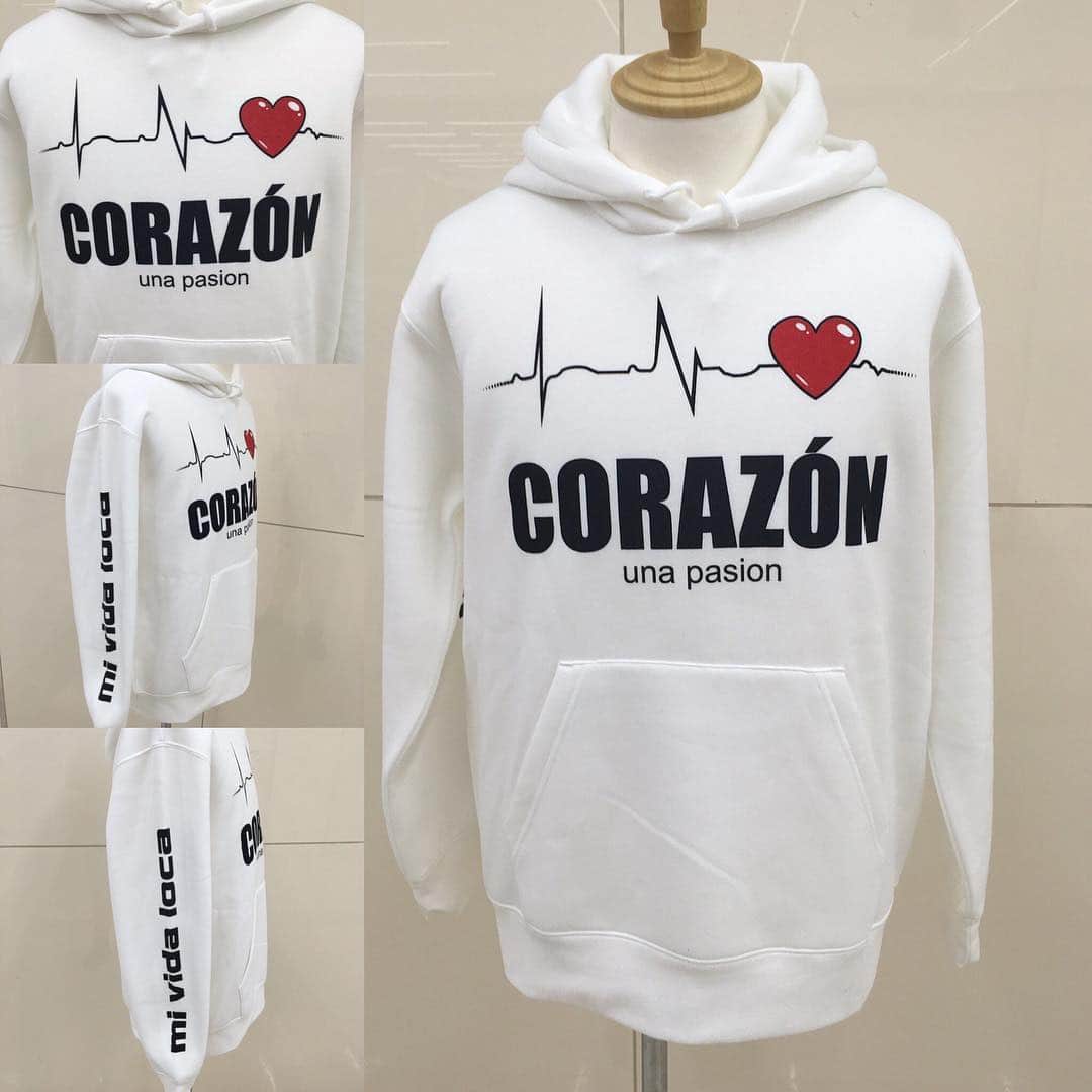 植田朝日さんのインスタグラム写真 - (植田朝日Instagram)「😜😁🤪﻿ 『CORAZÓNパーカー』絶賛発売中‼️﻿﻿﻿﻿﻿﻿﻿﻿ ﻿﻿﻿﻿﻿﻿﻿﻿ そろそろTシャツのシーズンですが、コラソンパーカーもまだまだよろしくね〜‼️﻿ ﻿ フロントにはCORAZÓN定番の心電図とハート。右袖にはスペイン語で「mi vida loca」、日本語で「俺の狂った人生」と入ってます。﻿﻿﻿﻿﻿﻿﻿﻿ ﻿﻿﻿﻿﻿ カラーはホワイトとブラックの2色。﻿﻿﻿﻿﻿ ﻿ モデルはラスクエの桃井さんとゾンビパウダーのきくのさん。﻿ ﻿ オンラインショップ、または原宿のデポルテスでお求め下さい。﻿﻿﻿﻿﻿ ﻿﻿﻿﻿﻿﻿﻿﻿ ▶️ https://www.corazonshop.com/SHOP/OR-123.html﻿﻿﻿﻿﻿﻿﻿﻿ ﻿﻿﻿﻿﻿﻿﻿﻿ #コラソン﻿﻿ #コラソンパーカー﻿ #デポルテス #CORAZÓN #劇団コラソン #ラスクエ #ゾンビパウダー #コラソンウェイ #コラソンジャム」4月2日 6時08分 - asahiman