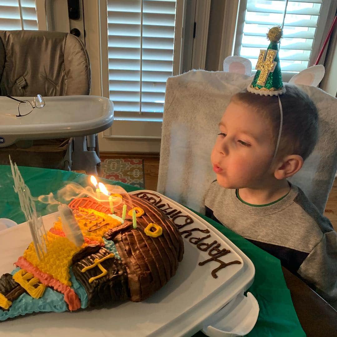 ブラッド・グザンのインスタグラム：「Happy 4th birthday to our little guy! We love you so much Aiden! You are the best big brother and the funniest, smartest and kindest little boy we could have ever asked for!」