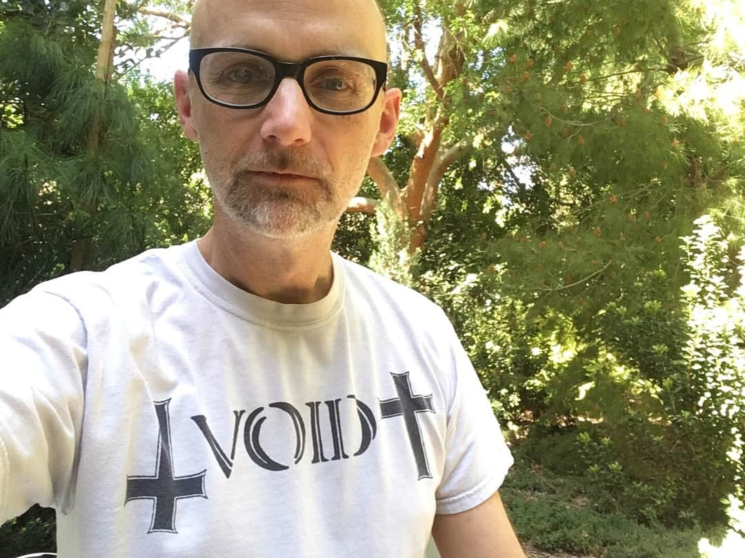 モービーさんのインスタグラム写真 - (モービーInstagram)「As a bald hippie I wish I could take a picture of the sound of the wind in the trees right now and share it with you, but I guess you’ll have to use your imagination. Sincerely, bald hippie.」4月2日 6時24分 - moby