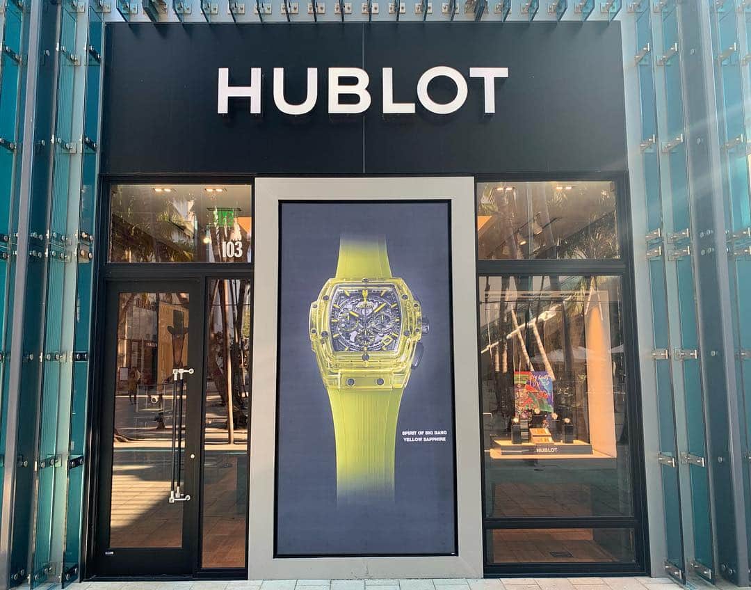 Black Jaguar-White Tiger さんのインスタグラム写真 - (Black Jaguar-White Tiger Instagram)「Saying hi to The HUBLOT Family from the Design District in Miami... #Hublot #HublotNation @hublot」4月2日 6時39分 - blackjaguarwhitetiger