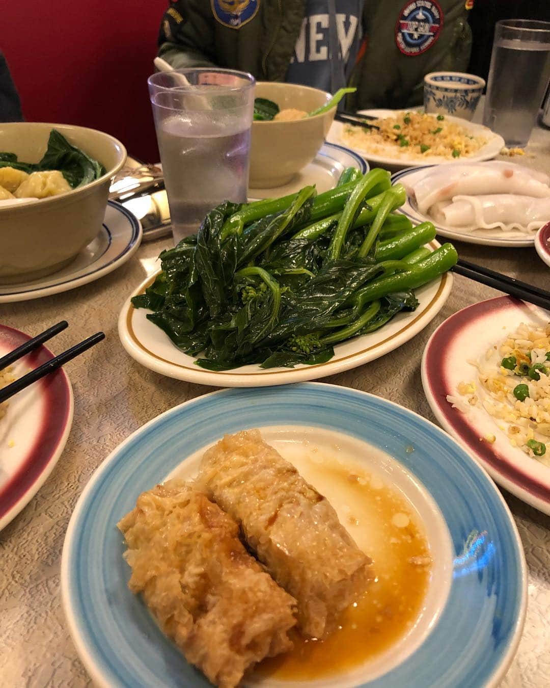 ダン・ブカティンスキーさんのインスタグラム写真 - (ダン・ブカティンスキーInstagram)「Adventure to Chinatown with the kids on a beautiful first day of April ... highlight?  @nomwah #NomWahTeaParlor with so many #GF options!  #springbreak」4月2日 6時47分 - danbucatinsky