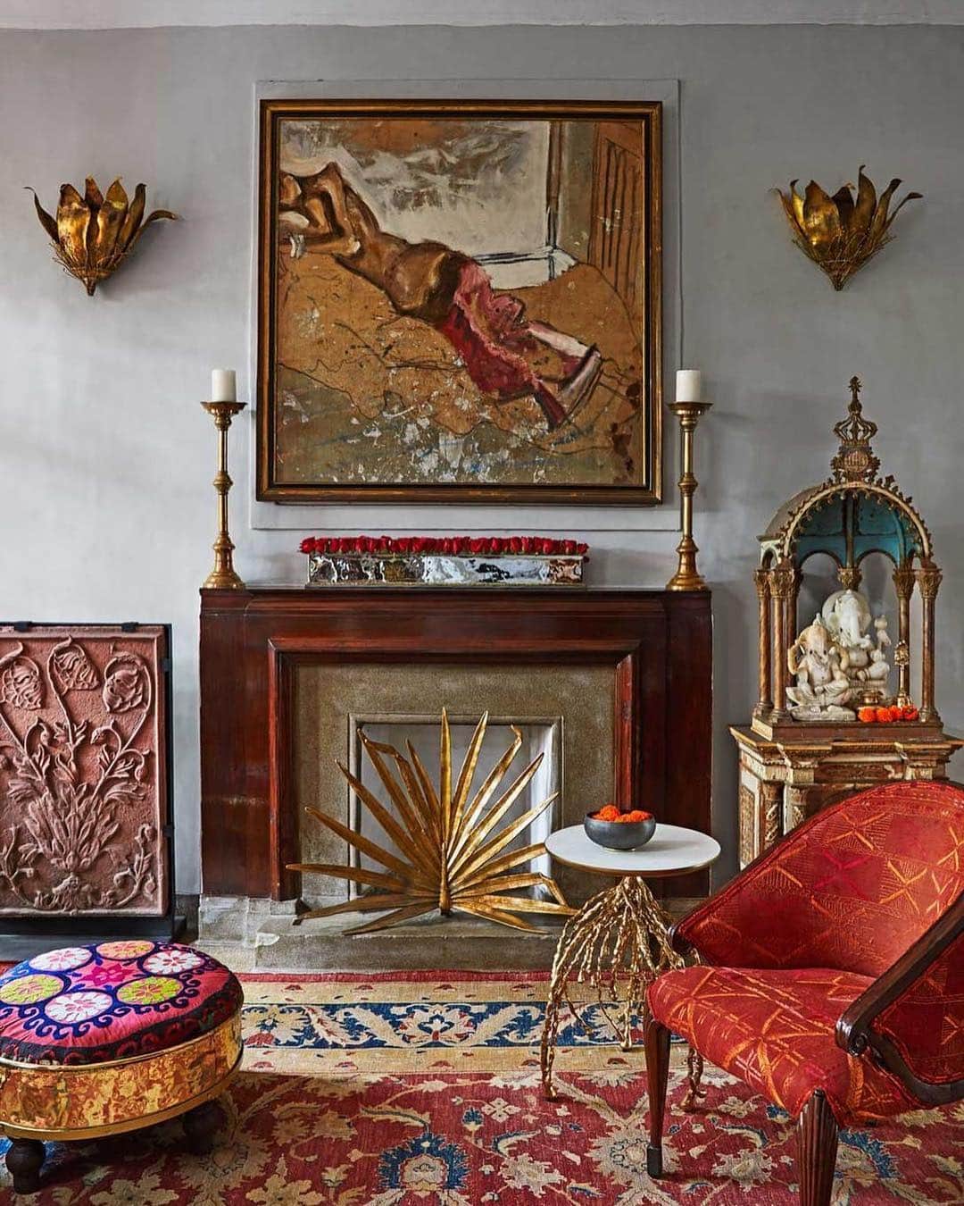 ELLE DECORさんのインスタグラム写真 - (ELLE DECORInstagram)「Designer @michaelaram invited ELLE Decor Editor in Chief @whowhatwhit to tour two of his gorgeous properties in India. Pictured here is a living room filled with an eclectic mix of art and antiques, which Aram has collected over the course of his 30 years in India. The designer's own eye-catching sconces, fire screen, and oil painting above the mantel bring the space to the life. The candlesticks were purchased in Kerala, and the sandstone relief to the left of the fireplace is from the 18th century. Click the link in bio for the full tour, as seen in our April 2019 issue. Photography by @miguelfloresvianna.」4月2日 7時07分 - elledecor