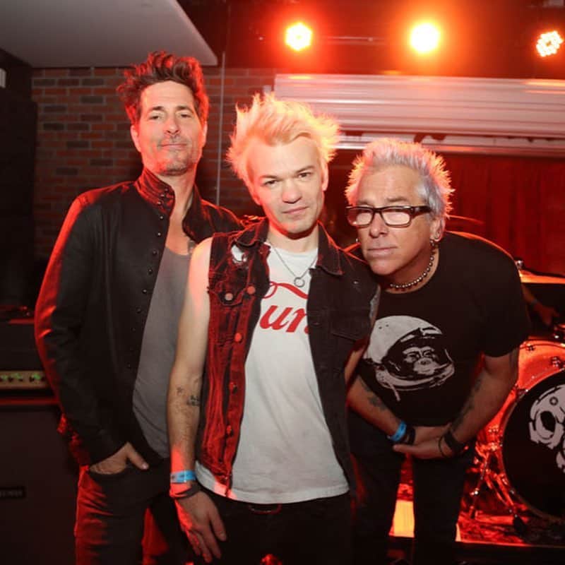 Sum 41さんのインスタグラム写真 - (Sum 41Instagram)「Can’t wait to see our friends @offspring at @sabrosotacofest #SaltLakeCity on 4/27! [link in story] #SabrosoTacoFestival #SabrosoFestival #SabrosoFest #Sabroso」4月2日 7時07分 - sum41