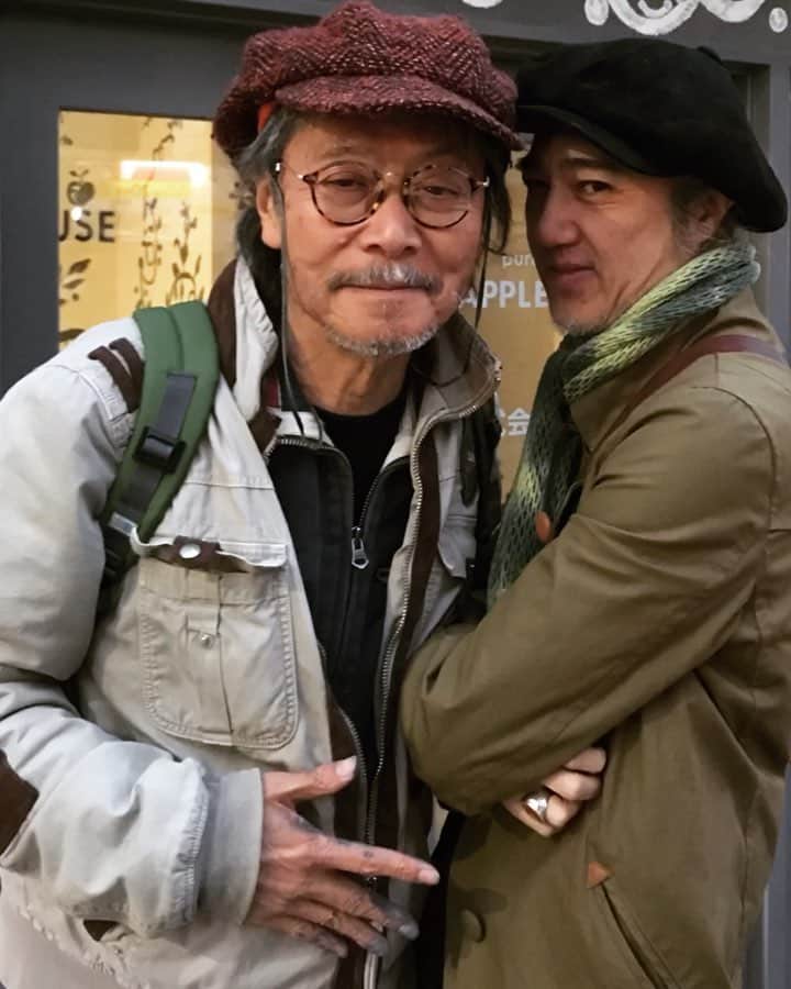 のインスタグラム：「✴︎再び！我が師 スズキコージ氏が我が家のすぐそばのビルヂングをキャンバスに！ 4/7(日) NHK Eテレ 日曜美術館 午前9:00〜9:45 再放送は4.14(日) 20:00〜20:45  スズキコージ特集放送予定 観るべし  #スズキコージ #wallpaint  #imaiakinobu  #イマイアキノブ #日曜美術館」
