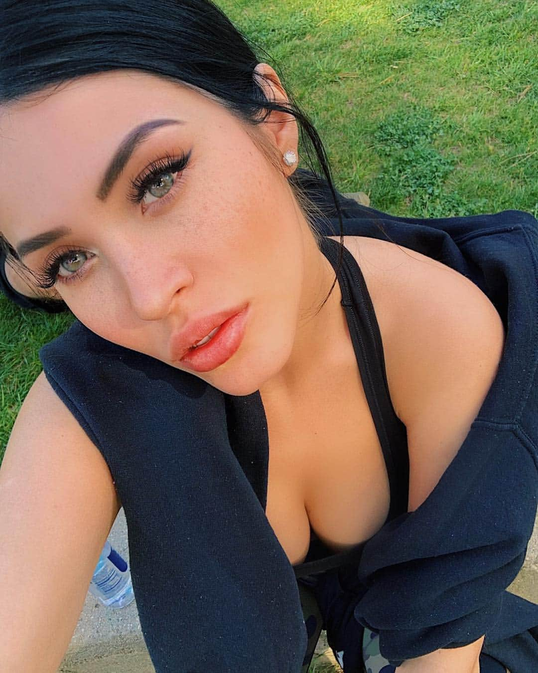 Claudia Alendeさんのインスタグラム写真 - (Claudia AlendeInstagram)「this is the mondayest monday that ever mondayed  @colourpopcosmetics bff liquid liner」4月2日 7時19分 - claudiaalende