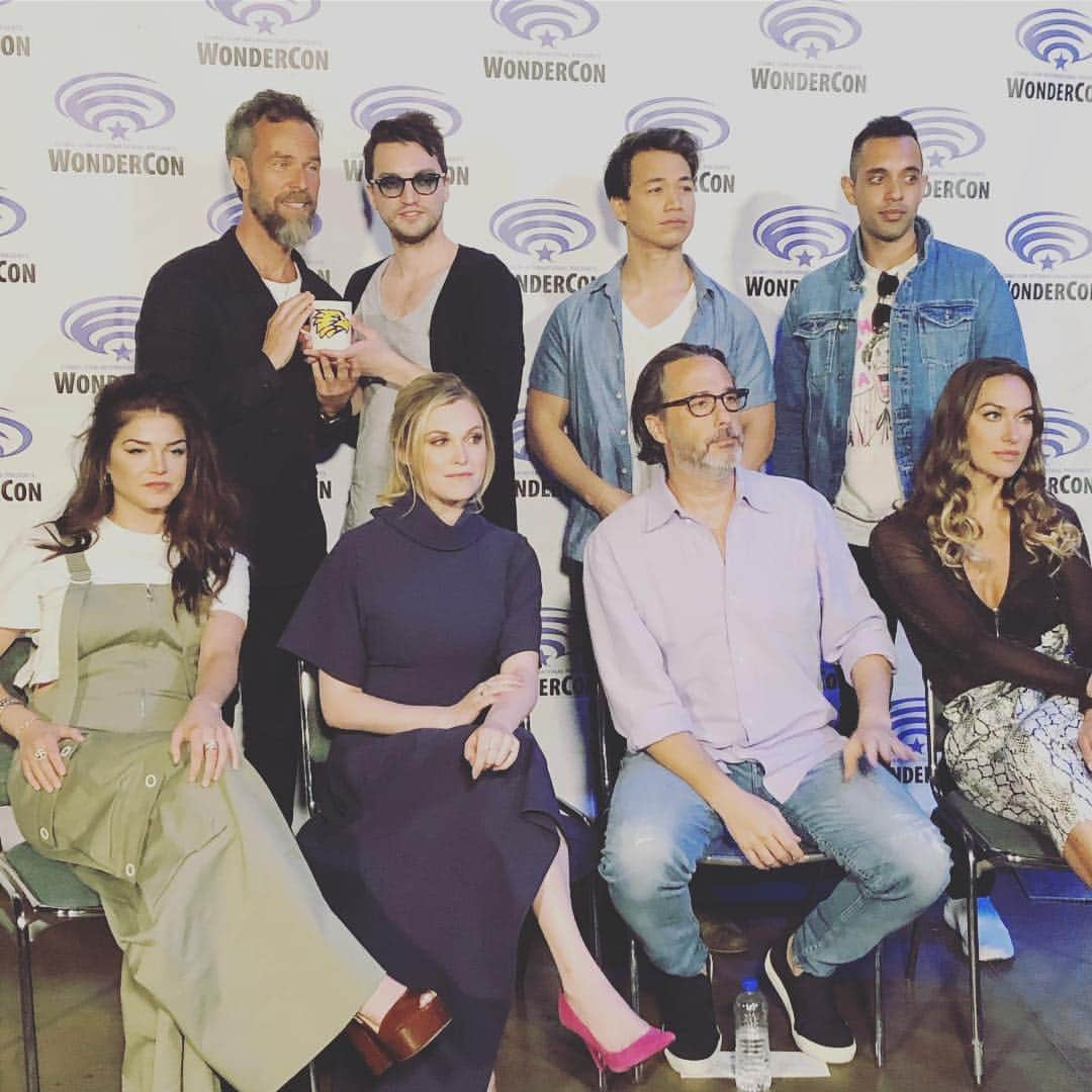 JR・ボーンさんのインスタグラム写真 - (JR・ボーンInstagram)「SUCH a great experience w these lovelies at #wondercon yesterday!! Can’t wait for y’all to see this season!! @cw_the100 April 30th 9/8c #faceyourdemons begins!」4月2日 7時28分 - jrbourne1111