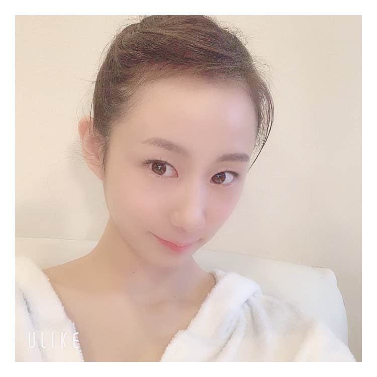 筒井萌子のインスタグラム：「【情報解禁📣🐰】 小林製薬 セナキュア『ちゃんと洗っているのに』篇 CMに出演させていただいてます◡̈⃝⭐︎ こういったCMは初めてでとても貴重な経験になりました♪ 背中美人！と現場でも沢山言ってくださったので これからも綺麗な背中を維持していきたいなぁ😆笑 ・ #筒井萌子 #女優 #actress #モデル #model  #shooting #instagood #instalike #converse #撮影 #followme #instalike #ブリヂストンゴルフ #tommyjeans #dhoric #snidel #lee #ゴルフ #ゴルフ女子 #ゴルフコーデ #골프 #좋아요반사 #좋아요그램 #좋아요환영 #데일리그램 #패션 #오오티디 #카페 #카페 #ジャパンゴルフフェア #MARLOWE プリン専門店」