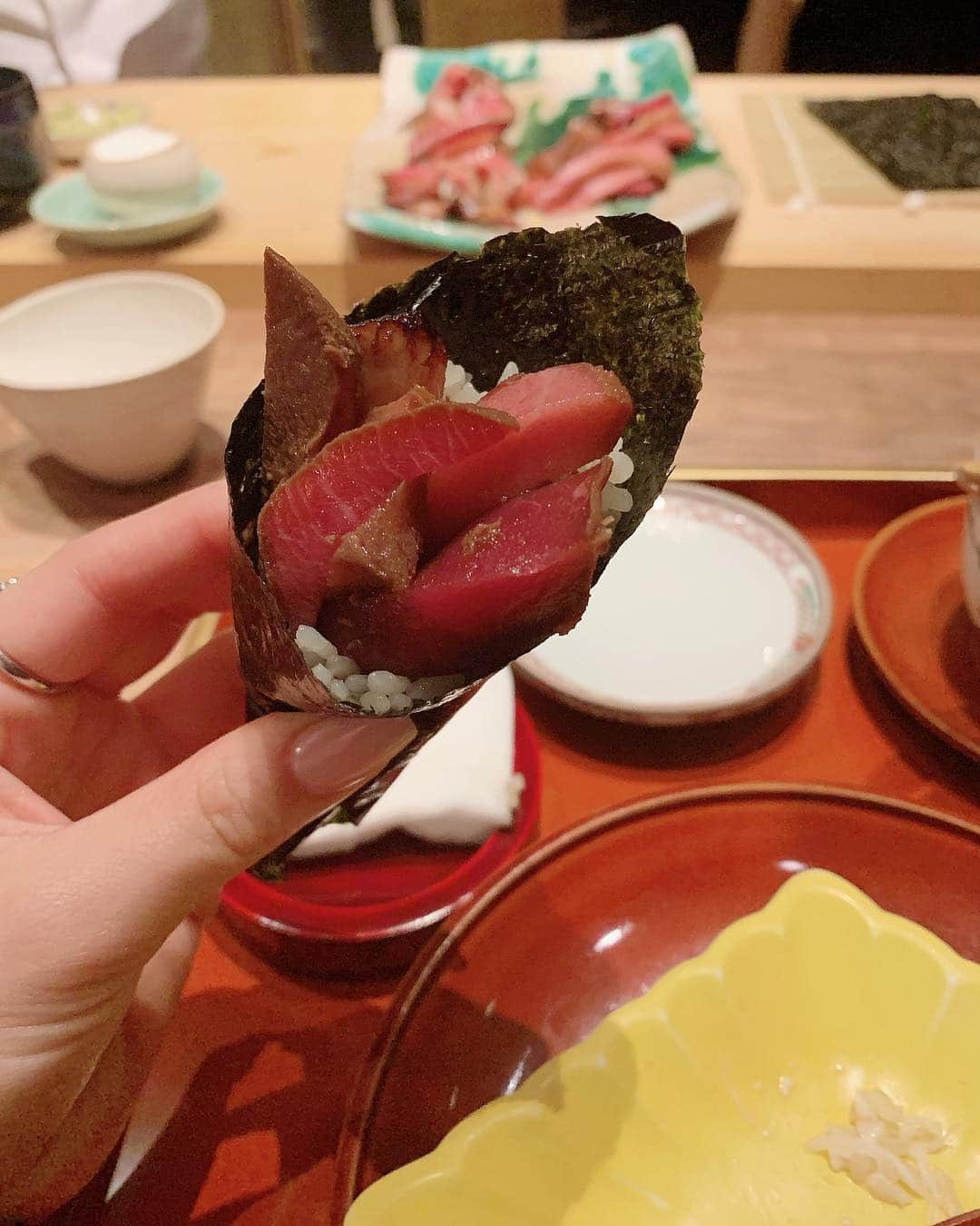 伴かなみさんのインスタグラム写真 - (伴かなみInstagram)「【初音鮨🍣】﻿ ﻿ 大将のパフォーマンスが最高で、﻿ 女将さんの笑顔に癒された❤️❤️ 巻物が最高に美味しかったです🤤﻿ ﻿ ﻿ #鮨 #初音鮨 #sushi」4月2日 7時33分 - k____n.8