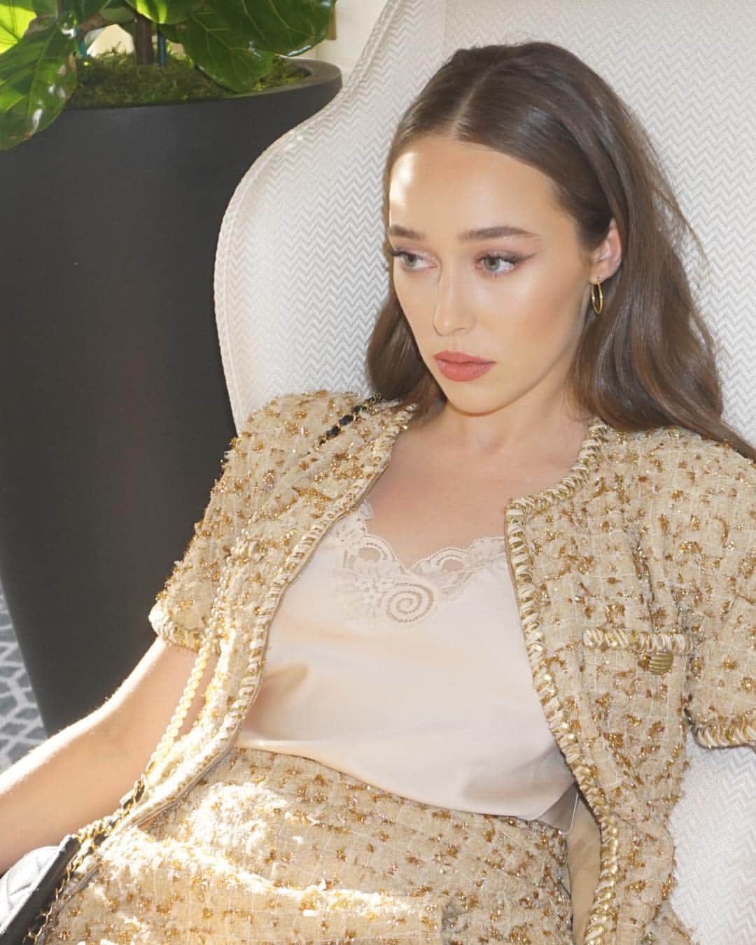 アリシア・デブナム・キャリーのインスタグラム：「Press day two x @chanelofficial ✨ @feartwd」