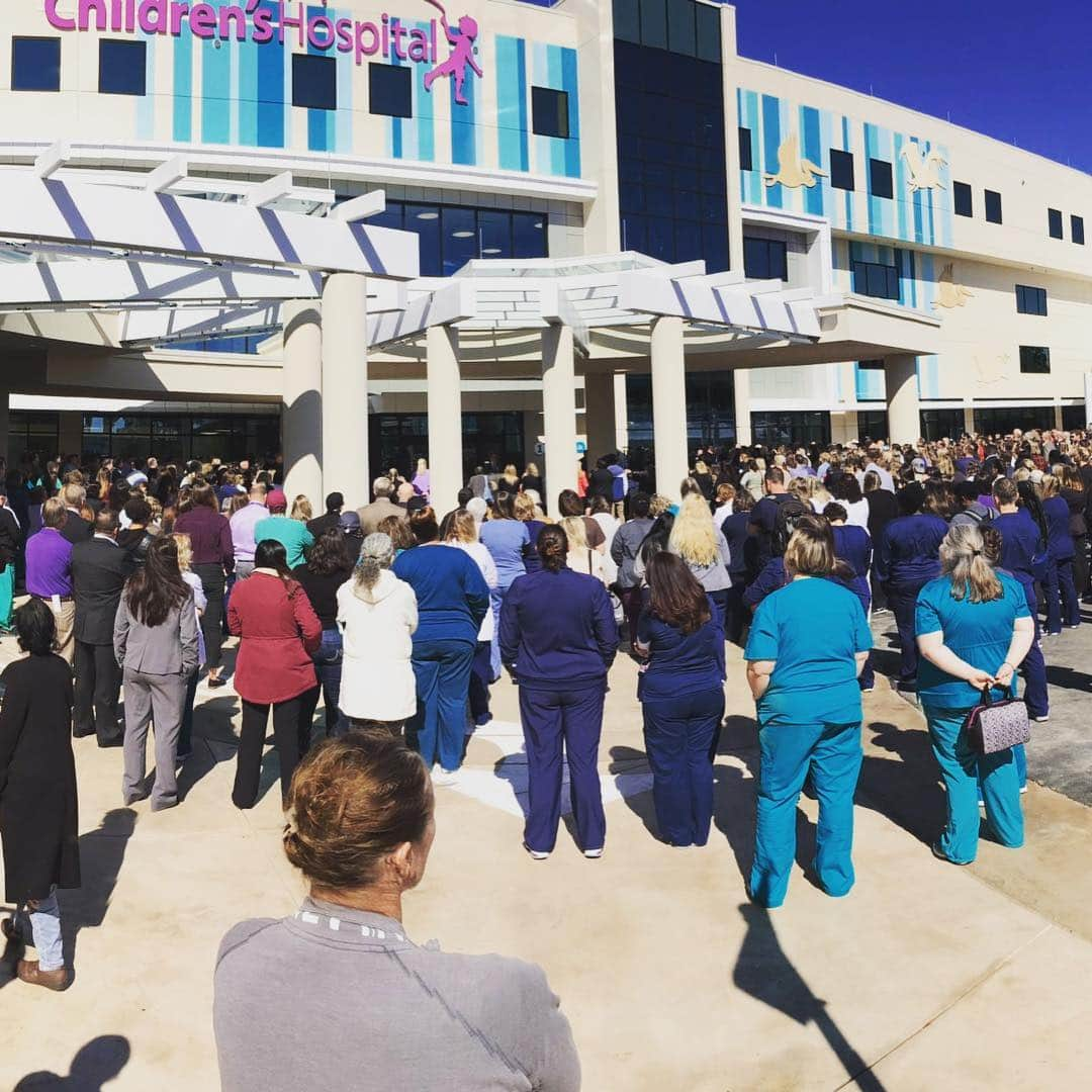 バッバ・ワトソンさんのインスタグラム写真 - (バッバ・ワトソンInstagram)「Celebrating the 50th Anniversary of @studerchildrens Hospital AND the completion of the new building today!! Great to be a part of this exciting expansion that will impact even more families for years to come! It was special to get to meet and hear stories from 4 of the original nurses too! #PensacolaProud #ForTheKids」4月2日 7時46分 - bubbawatson