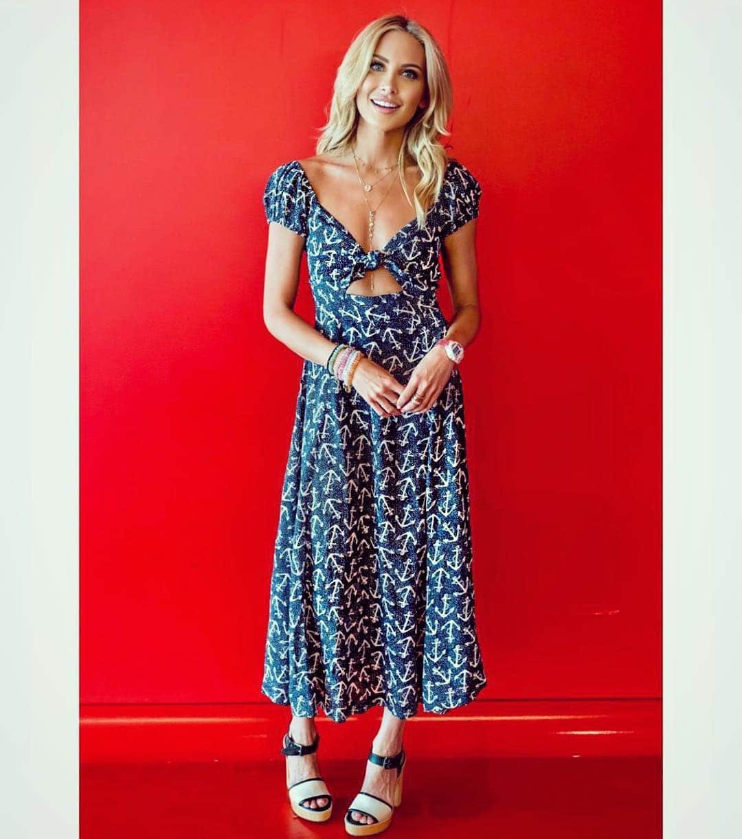 ステファニー・プラットのインスタグラム：「@nickyhilton I wasn’t kidding when I said I wear your dress everyday!!! 😍I LOVE it hard!!! #nickyhiltonxtolani」