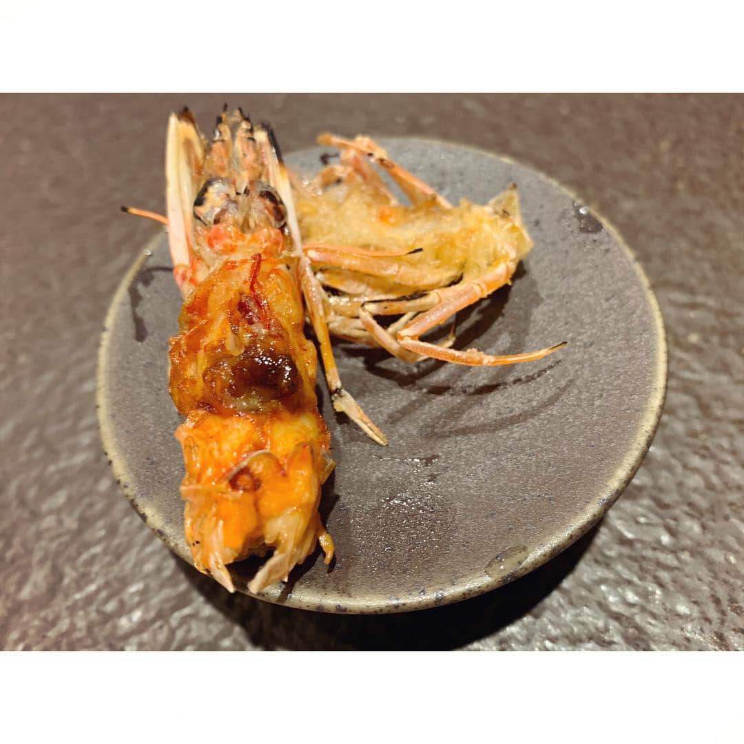 玉巻映美さんのインスタグラム写真 - (玉巻映美Instagram)「せやねんで大変お世話になった山岸弁護士に、卒業祝いで「すし丈」という鮨屋に連れて行って頂きました🙇‍♂️ 出てくるものすべて美味しくて、日本酒も進んで、このはしゃぎよう（笑） 大将にお店の名前の由来を聞くと「あしたのジョーが好きだから」だそうです！ やまべんさん ありがとうございました😊」4月2日 7時52分 - eimi_tamamaki