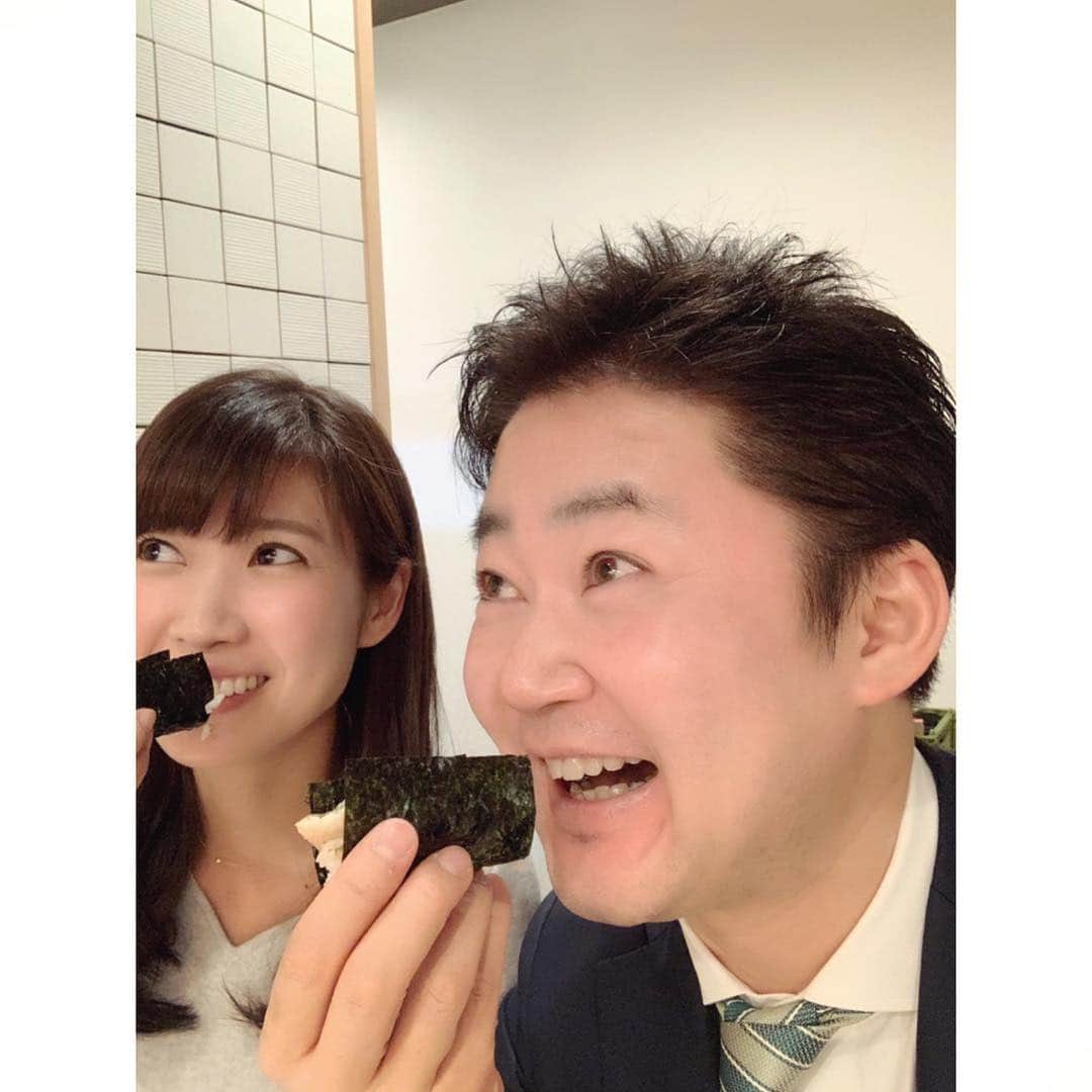玉巻映美さんのインスタグラム写真 - (玉巻映美Instagram)「せやねんで大変お世話になった山岸弁護士に、卒業祝いで「すし丈」という鮨屋に連れて行って頂きました🙇‍♂️ 出てくるものすべて美味しくて、日本酒も進んで、このはしゃぎよう（笑） 大将にお店の名前の由来を聞くと「あしたのジョーが好きだから」だそうです！ やまべんさん ありがとうございました😊」4月2日 7時52分 - eimi_tamamaki
