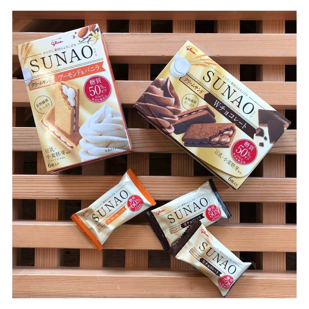 垰智子さんのインスタグラム写真 - (垰智子Instagram)「🌸4月2日に新発売される 『SUNAO クリームサンド』のワークショップに参加してきました🌸 . #糖質50%オフ なのに、とっても美味しいのが魅力のお菓子、SUNAOシリーズに、アーモンド＆バニラとＷチョコレートのクリームサンドのスィーツが新発売😋💕 . しかも、今回新発売するクリームサンドは、去年参加させてもらった、SUNAOのワークショップの時の意見を元に完成した商品なの✨ . だから、想い入れがあるの😊 . 出来上がったクリームサンドは、甘過ぎず絶妙な美味しさのクリームとサクッとした生地にサンドされて、とっても美味しい😊 . イベントでは、チームに分かれて#sunao の#クリームサンド のPR動画を作ったの😆💕 ストーリーに私達が作ったのをアップしたから、みてね🌸 . #Glico_PR #SUNAO ＃SUNAOしよ! #sweets #クリームサンド #糖質オフ #新発売 #お菓子」4月2日 7時59分 - taotao_tomo