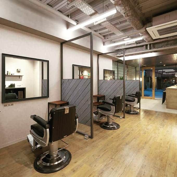 のインスタグラム：「Sunny's BARBER（大阪府大阪市） ＜理容椅子＞タカラベルモント 225 ＜設計施工＞タカラスペースデザイン株式会社 @tb.net_salondesign  #takarabelmont #タカラベルモント #takaraspacedesign #タカラスペースデザイン  #salondesign #takara_salondesign #理容室 #理容室設計 #サロンインテリア #barber #barbershop #理容椅子 #barberchair #sunnysbarber」