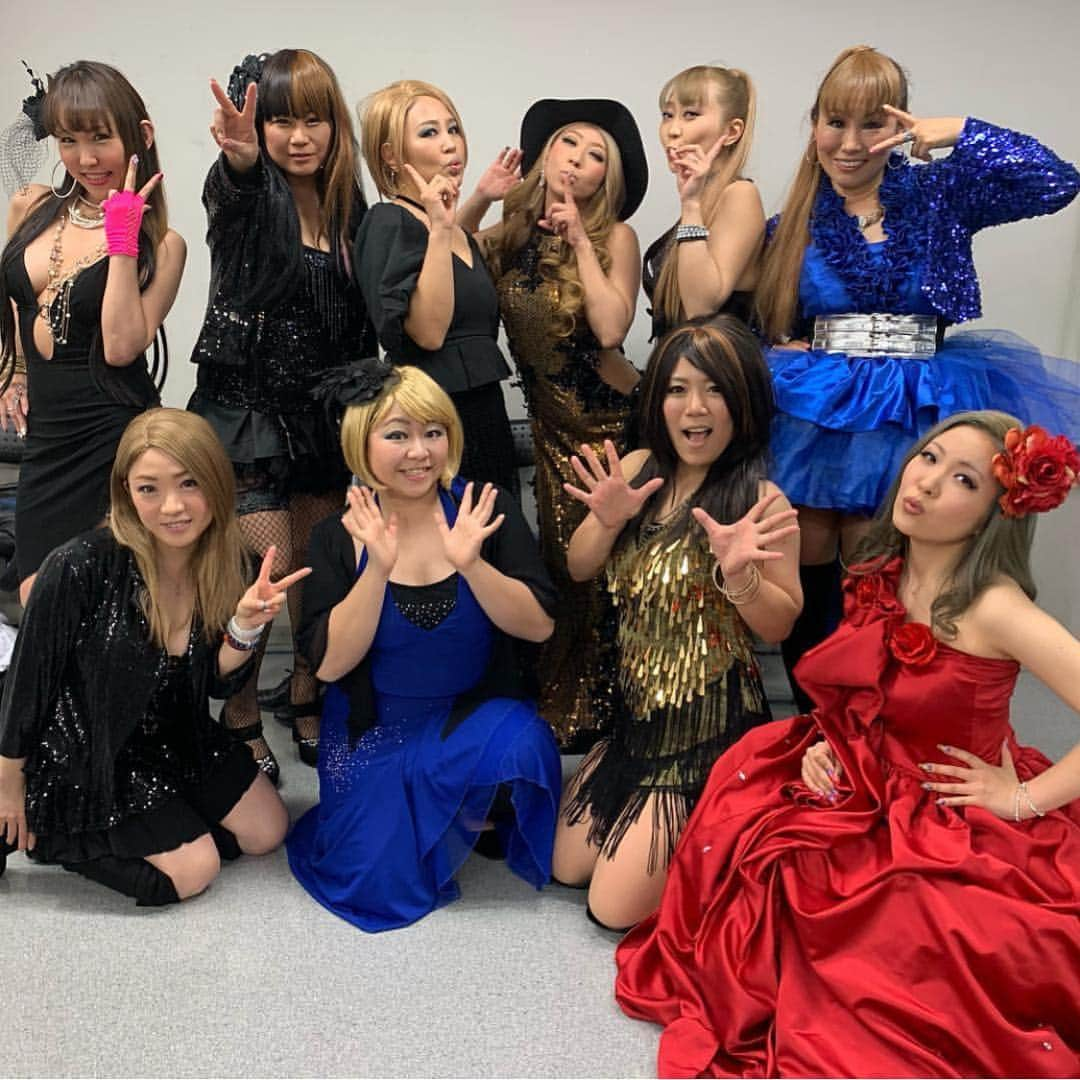 misoNosukeさんのインスタグラム写真 - (misoNosukeInstagram)「. . えっ？！TRFのYU-KIさんのモノマネをしてるかただったのか！？ . 自分も、フジテレビのモノマネ番組で共演したことがあったのか！？ . エイベックスのスタッフも「TRF全員、めちゃくちゃ似てるーっ」ってなってたし（笑） . 倖田來未さんのDAMガイドボーカルまで、やってただなんて！？凄い… . ↓ . #repost by @harukazemizuho . . 写真をもっとのてせて欲しいといわれたので のせますねー◡̈ . . やしろさんとは5年ぶりくらいに 倖田來未軍団をさせていただきました✨ . ものまね芸人として初めてものまねしたのも、 テレビにでたのもずっと好きだった倖田來未ちゃん。 . 私の人生はそこから変わったよね。DAMガイドボーカルを依頼されたのも本当に嬉しかったし、 . コンサートでしか会えないくぅー様が 自分の隣にいるなんて。。 . ベストオブ來未なんて痴がましいですが、、選んでいただけて、さらにものまねを頑張ろうと思いました。 . 妹のmisonoさんに初めてお会いしたのは たしか4、5年前くらい。。 . その時、頑張ってね！って言っていただけて涙 . まさか姉妹二人共と一緒に . お仕事できる日がくるなんて、、、 頑張ってきて本当に良かったと、、、 . 大好きなさんまさんにも会えて。。。 手を触ってしまたww . そしてなんといっても倖田來未軍団の みんなが本当に素敵で。。 . 一緒に共演出来て良かったなぁ◡̈ 楽屋が面白くてめちゃ笑ったw  刺激にもなりました。 . . 平成が終わっても、ずっとずっと倖田來未さんの歌をお客様の前で歌い続けるぞー✨✨✨ . . 長々長文失礼しましたε-(´･ε･̥ˋ๑) . #倖田來未 さん #くぅちゃん #倖田來未軍団 #playroom からお写真お借りしました #倖田組 #ものまね  #フジテレビ #さんまさん #平成エンタメ主役100人  #やしろ優 #桜井ちひろ #星乃泉水 #shinobu #do田來未 #花 #はるかジェンヌ #春風みずほ #ありさ #倖田未來 #実はコンタクトはラブェール くじけそうになったら#walk を聞いてるよ」4月2日 7時59分 - misono_koda_official