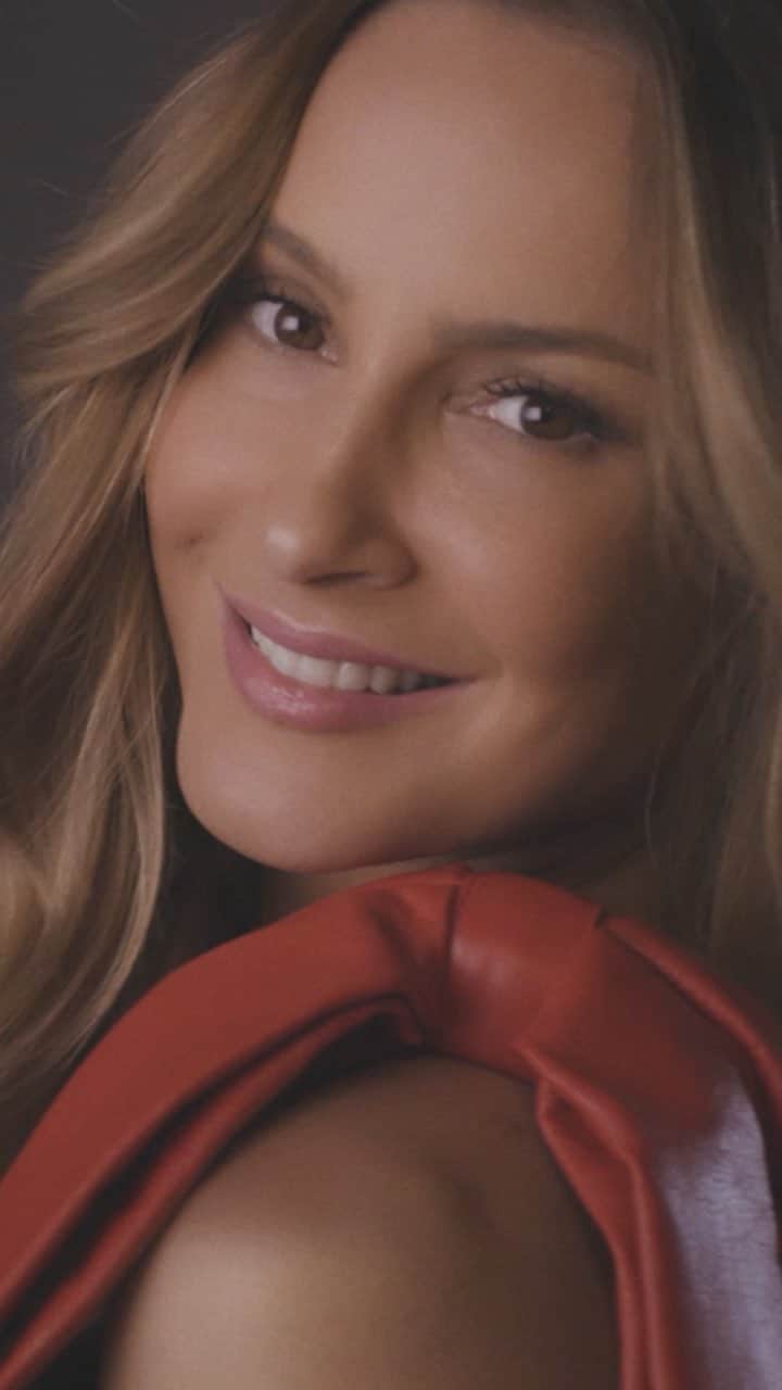 Claudia Leitteのインスタグラム：「Ensaio fotográfico realizado para o carnaval e verão 2019 | http://bit.ly/SaudadeYoutube」