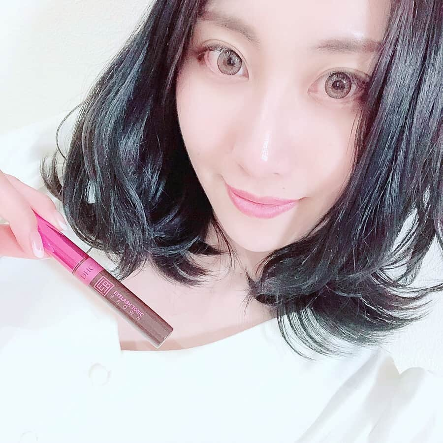 aya onoさんのインスタグラム写真 - (aya onoInstagram)「まつげ美容液をDHCさんよりご提供いただきました！ アイラッシュトニックシリーズは5種類あって自分にあったものが選べます💓 . 私が写真を載せているものは色付きなので、まつげケアをしながら、マスカラ代わりに使ってます！！ ドラッグストア、バラエティショップで好評発売中☺️ . . . #DHC #まつげ美容液 #アイラブアイラッシュ #アイラッシュ #アイラッシュトニック ##まつ育 #beauty #美容家 #コスメ #コスメオタク #美容オタク #model」4月2日 8時16分 - onoaya_official