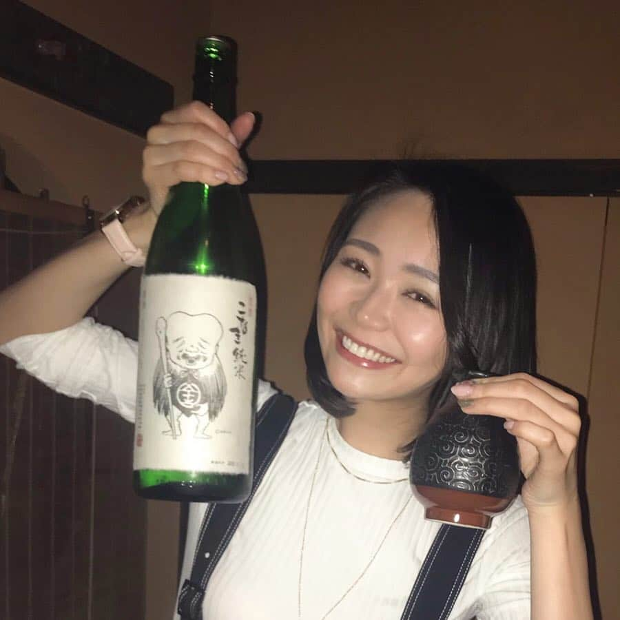 緑川静香さんのインスタグラム写真 - (緑川静香Instagram)「【しーたん日本酒録】  千代むすび酒造@鳥取 こなき純米 超辛口  旨味と辛さの調和がピッタリなお酒。  おろおろいと、こ泣きしている時に白身の焼き魚とぬる燗でサッと出されたら涙も止まるぜおい。  #しーたん日本酒録 #唎酒師 #日本酒 #日本酒女子 #千代むすび酒造 #鳥取 #こなき純米 #超辛口 #japanesesake #sake #sakestagram #일본술 #子泣き爺じゃ夢みるぞ  #ぬる燗で #酒米は五百万石 #9号酵母  #日本酒度 +15 #やわらかさのある飲み口 #キレよい #燗あがりする」4月2日 19時22分 - midorikawa_shizuka