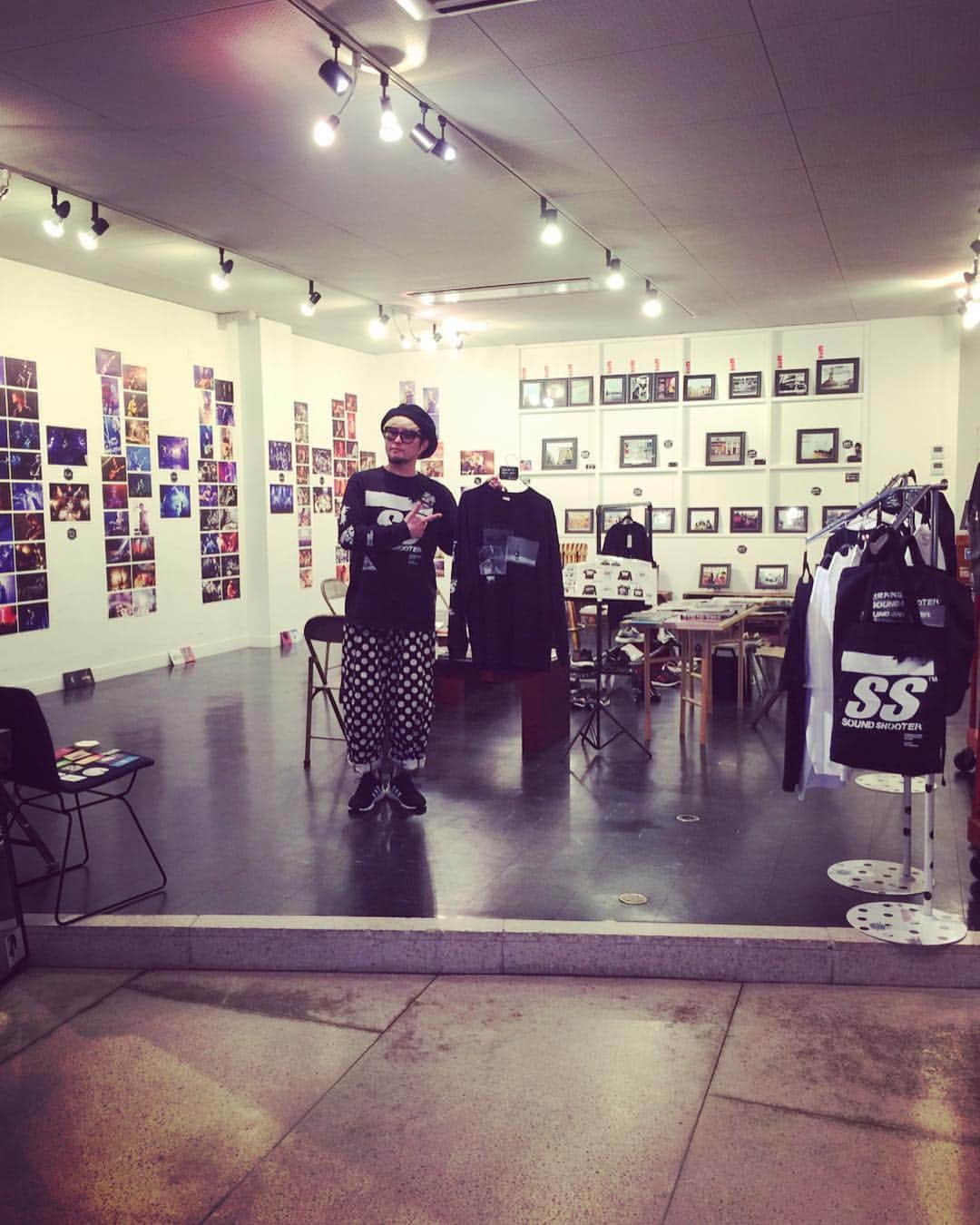 橋本塁さんのインスタグラム写真 - (橋本塁Instagram)「【サウシュー写真展岡山1日目終了!】 ご来店ありがとうございました！明日もBALANCE OKAYAMA横展示会場(北区問屋町26-106)にて11-19時で問屋町でのお買い物がてらやライブ前にお待ちしております！会期中はずっと僕もイッチーも居ます！  #サウシュー #岡山 #balanceokayama」4月2日 19時24分 - ruihashimoto