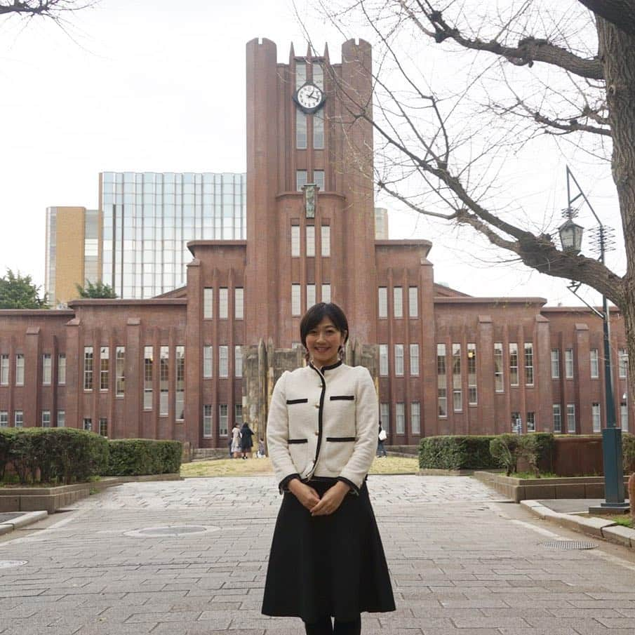 久保田智子のインスタグラム：「東京大学大学院学際情報学府に入学しました。渡邉英徳先生の研究室で学び、博士を目指します。ここまで導いてくださった方々、理解ある家族に心から感謝です。I am delighted to share the happy news that from this April I will be joining the Watanave research group of the University of Tokyo as a Ph.D. candidate! Looking forward to continuing my research on oral history and war memories.」