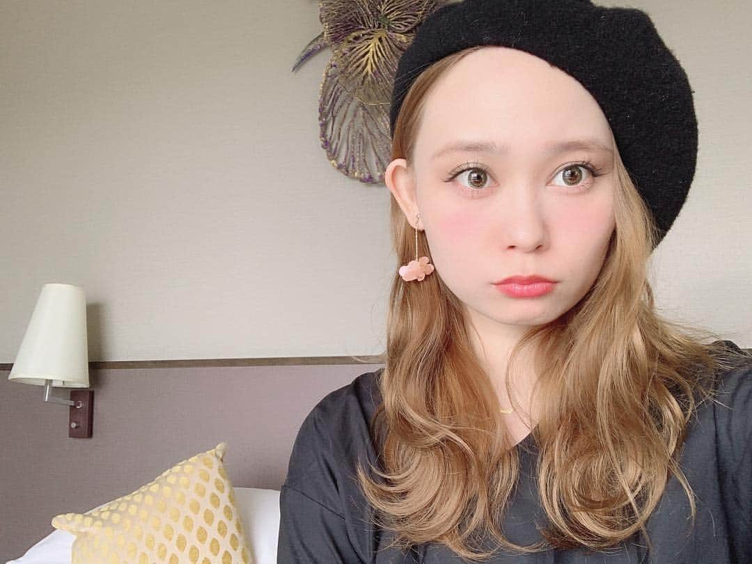 本田しおりのインスタグラム：「ちなみにハイトーン男性ウケはとても悪い♡」