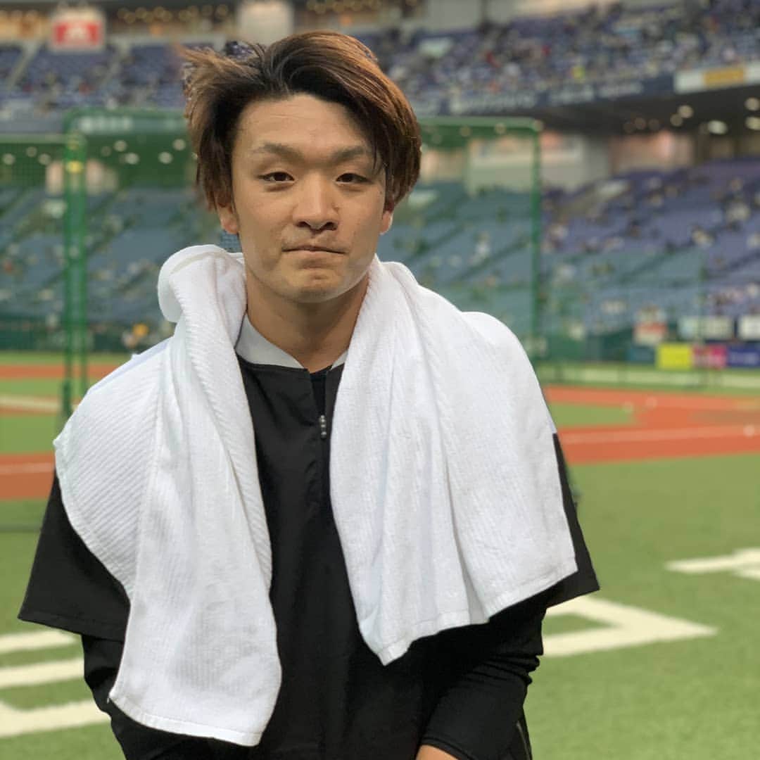 Office S.I.C 公式さんのインスタグラム写真 - (Office S.I.C 公式Instagram)「プロ野球開幕しましたねー⚾  まずは京セラドームへ！ オリックス本拠地開幕戦！ vs福岡ソフトバンクホークス  #松田遼馬 選手も一軍登録 久しぶりに関西で会えました☺️ 今年もお決まり焼鯛の差し入れです🐟  そして赤星さんと狩野さんは 東京ドーム開幕戦へ！ 赤星さんは今晩、日本テレビ様で解説です🎤  皆さま今年もプロ野球楽しみましょう🎵  #プロ野球 #東京ドーム #京セラドーム #本拠地開幕戦 #SICファミリー  #野球解説者 #日本テレビ 様　#解説 #赤星憲広 #狩野恵輔 @keisuke_kanoh_official  #阪神 #阪神タイガース #福原忍 #藤本敦士 #濱中治 #俊介 #原口文仁 #トモニミライヘ #福岡ソフトバンクホークス #オリックス #Tー岡田 #オリックスバファローズ」4月2日 18時03分 - office_sic