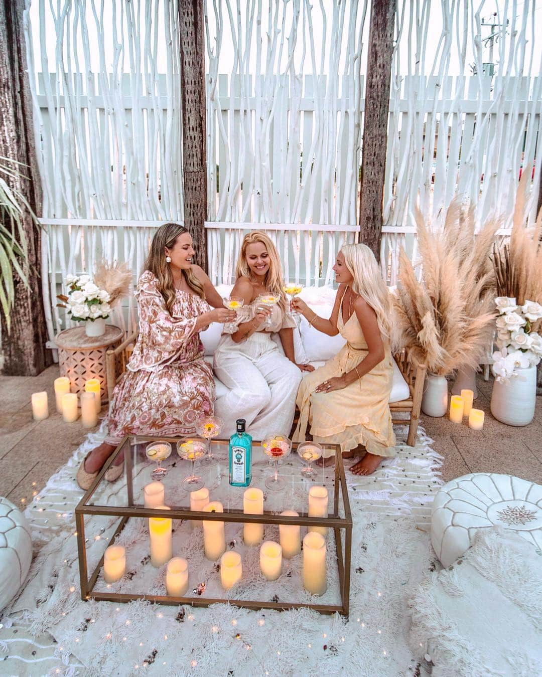 さんのインスタグラム写真 - (Instagram)「Who else loves a girls night out? Or in? ✨ . Cheers to an amazing night with these lovely women enjoying some gin and tonic cocktails 🍸 I used my favourite gin, Bombay Sapphire, which you can easily pick up at your local @bws_au ✨ It has the best flavour and the blue bottle is so beautiful 💎 . I love any opportunity to celebrate and connect with my friends 💫 the ones that lift my spirits, the ones who help to celebrate my dreams, the ones who support me through life’s hurdles. Big love and shoutout to all those amazing women in my life who have been there for me through the years. You know who you are and I love you all so much. And to all the incredible women here, you have no idea how much your support and your lovely kind hearted comments move me each day. I appreciate your love more than you could ever know 🙏🏼 . Now it’s time to share the love and go organize that much needed catch up with the ones you love and let them know how much they mean to you 💛 . 📸 @bobbybense . #BWSfav #ginspiration #spon #girlsnight #cocktailparty #perth #prettywillow #bombaysapphire #gin #blondiesandcookies #ginandtonic #drinkresponsibly #cocktails #mixology」4月2日 18時07分 - helen_jannesonbense