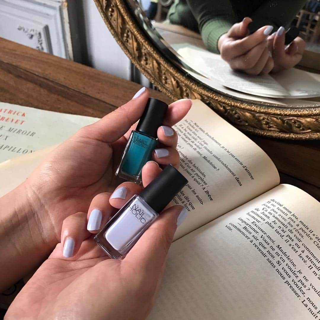 Yuuki mimuraさんのインスタグラム写真 - (Yuuki mimuraInstagram)「💅 . 最近ジェルネイルはおやすみしてて、 もっぱらセルフネイル✨ . ネイルホリックのポップなカラーを試してみたよ💘 カラバリが豊富でプチプラだし小さめサイズだから 普段使わないカラーも気軽に試せる✨ 今日はなんとなくブルーとパープルの気分だったので 手元は、PU115 、 BL912はフットネイルでつけたよ👣 すぐ乾くしお出かけ前に2度塗りしても大丈夫だった🙆‍♀️👌✨ . . @nailholic_kose . . #PR#kose#nailholic_kose#ネイルホリック#ネイル#セルフネイル#ネイルカラー#ポリッシュ#ネイルポリッシュ#単色ネイル#beauty#nail#nailcare#selfnail」4月2日 18時10分 - u0829u