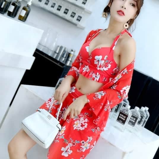 SweetHeart ショップさんのインスタグラム写真 - (SweetHeart ショップInstagram)「清楚系 体型カバー 3点セット水着 セパレート キニ タンキニ SHY280101  商品番号【SHY280101】 【送料込み3480円】  こちらのWEBでこのままご購入いただけますよ。  #ビキニ #水着 #海 #夏 #セット #トップス  #ネットショップ#カジュアル#カジュアルコーデ#シンプル#シンプルコーデ#トレンド#ママコーデ#プチプラ#フォロー#送料無料#コーデ#ファッション#韓国ファッション#セレクト#スタイル#しまむら#gu#ジーユー#UNIQLO#ユニクロ#ザラ#ロンハーマン」4月2日 18時11分 - sweetheartstore0711