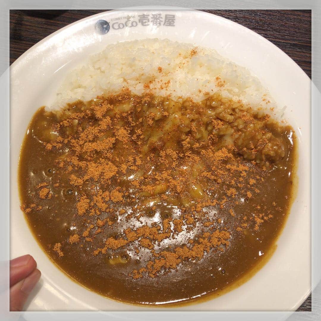 山崎勝之さんのインスタグラム写真 - (山崎勝之Instagram)「ジム終わり、 松屋で定食大盛り食べた直後に〜、 CoCo壱入ったのはどこのどいつだぁい？ …。 わたしだよ！  とび辛スパイスたっぷりかけるタイプです。」4月2日 18時13分 - chan_yama