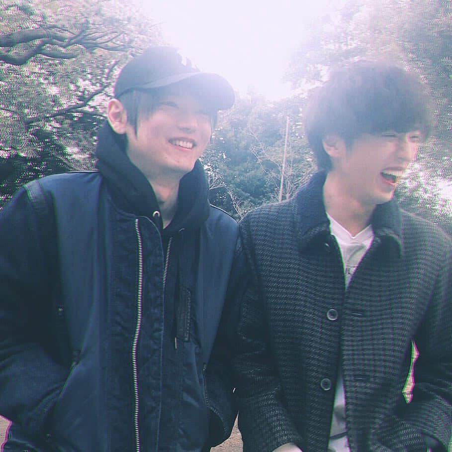 古川雄輝のインスタグラム：「漣さんとお花見^_^  #桐山漣 #お花見 #yukifurukawa #桐ポン #古川雄輝」
