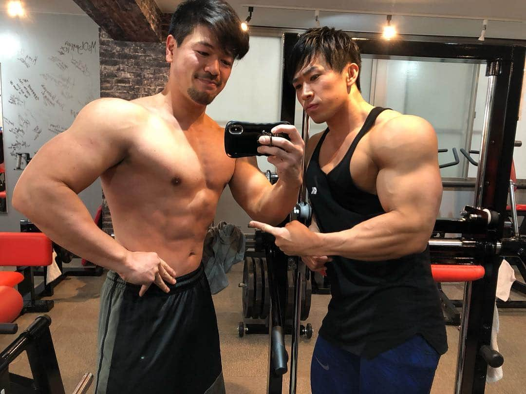 湯浅幸大さんのインスタグラム写真 - (湯浅幸大Instagram)「Shoulders day💣 @yusakuuechi くんは、今年日本一になるそうです。 楽しみです。  #workout #workoutlife #eatclean #teamlan #training #trainhard #instafitness #arms #abs #diet #gymmotivation #gohardorgohome #bodybuilding #noresttobethebest #mensphysique #ワークアウト #ワークアウトライフ #トレーニング #筋トレ #減量 #ダイエット #減量のある生活 #チートのある生活」4月2日 18時17分 - kingyuasa