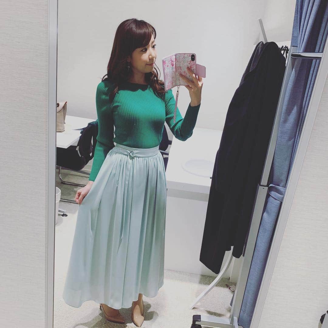 須黒清華のインスタグラム：「この写真は髪を切る前です〜。 この後6:54からは 「ありえへん∞世界」 世界のありえへん九死に一生や、マヌケ映像をお送りします✨ ゲストは#梅沢富美男 さん #丸山桂里奈 さん #福澤朗 さん #関ジャニ #村上信五 #丸山隆平 #安田章大  衣装は#allureville #アルアバイル」