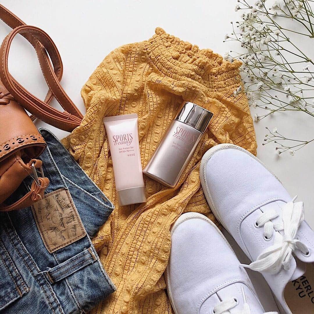 KOSE SportsBeautyのインスタグラム：「. 日差しが暖かくなり、もうすっかり春ですね🌸 今日のコーデはレースのシャツに爽やかな白のスニーカーで春らしく♪ . ■KOSE SPORTS beauty サンプロテクト ジェルタイプ ■KOSE SPORTS beauty サンプロテクト ミルクタイプ . #SPORTSbeauty #スポーツビューティ #スポビ  #スポ美 #スポ美クラブ  #KOSE #コーセー #日焼け予防 #日焼け止め #日焼け対策  #紫外線 #紫外線対策 #紫外線予防 #UV #UV対策  #UVミルク  #suncare #美肌 #メタリックピンク #置き画 #春服 #cosme #春服コーデ #春コーデ #春コスメ  #春ファッション #デニム #スニーカー」