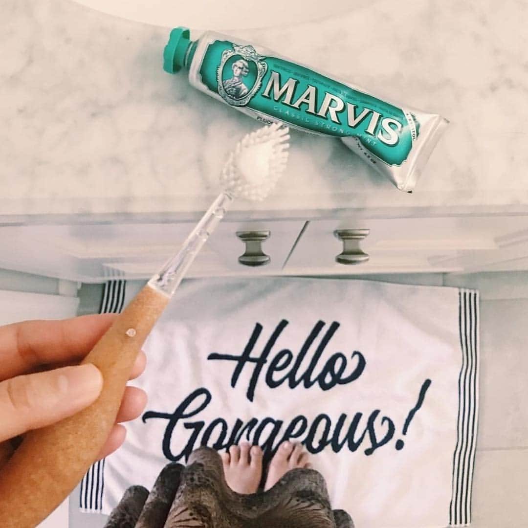 DRESSKINさんのインスタグラム写真 - (DRESSKINInstagram)「••• Repost from @marvisjapan .  歯磨き粉はミントに限る！というあなたにオススメなのは、#クラシックストロングミント とびきりの爽快感を是非体感してください✨ ••• DRESSKIN🎩 Men's grooming online store🤵🏻 https://dresskin.com ⇨プロフィールからご覧ください👀 ••• #marvis #marvistoothpaste #dresskin #cosmetics #menshair #mensgrooming #pomade #gentleman #barber #barbershop  #マービス #歯磨き粉 #芸能人愛用 #ミント #口臭ケア #口臭対策 #ドレスキン#メンズコスメ #メンズグルーミング #美容男子 #ファッション #バーバー #ヘアケア #スキンケア #ワックス #ポマード #バーバースタイル #クラシックスタイル #メンズヘアスタイル」4月2日 18時32分 - dresskin_official