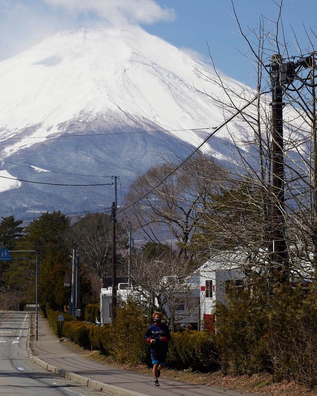 井上尚弥さんのインスタグラム写真 - (井上尚弥Instagram)「富士山に見守られながらのロードワークも気持ちいいじゃないか #パワースポット」4月2日 18時33分 - naoyainoue_410