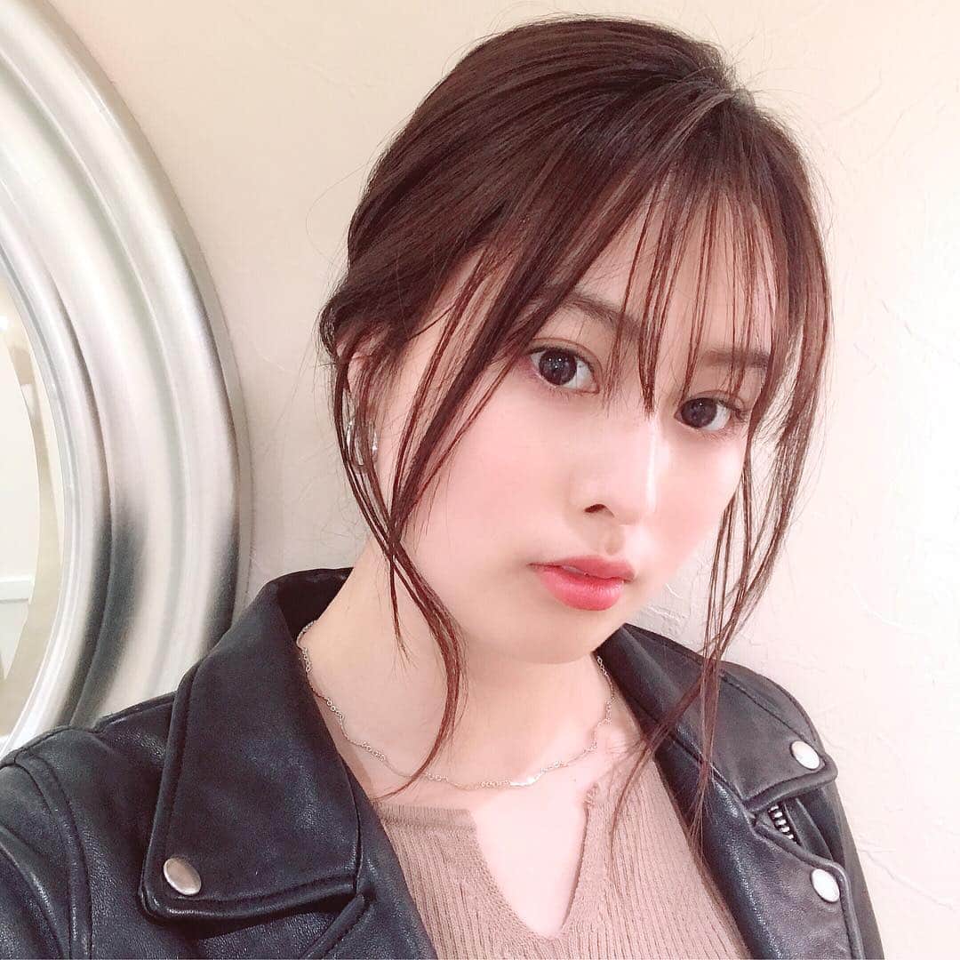 のインスタグラム：「目元をインライン埋める程度にして、リップに色乗せて抜け感作るのハマってる💄#lips . . . . . #抜け感#メイク#コスメ#インライン#リップ#💄#口紅#お洒落#モデル#ファッション#シースルーバング#化粧#美容#makeup#japanesegirl#maclipstick#threecosmetics#make#beauty#skin#cosmetics#cosme#selfie」