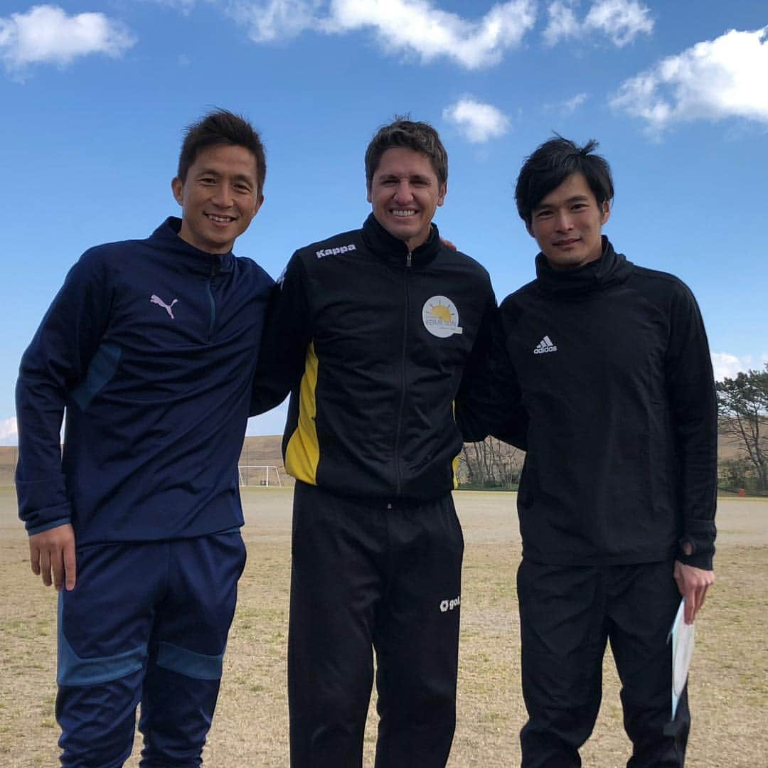 福西崇史さんのインスタグラム写真 - (福西崇史Instagram)「。 2002年日韓W杯の優勝したブラジル代表のメンバーのエジミウソンと青山隼と浜松でサッカークリニック⚽️ 。 #福西崇史 #エジミウソン #青山隼 #amigos #エジミウソン財団 #football #soccer #浜松 #懐かしい #風が強く寒かった #puma #brasil #japan #instagood #instaphoto」4月2日 18時30分 - takashi_fukunishi