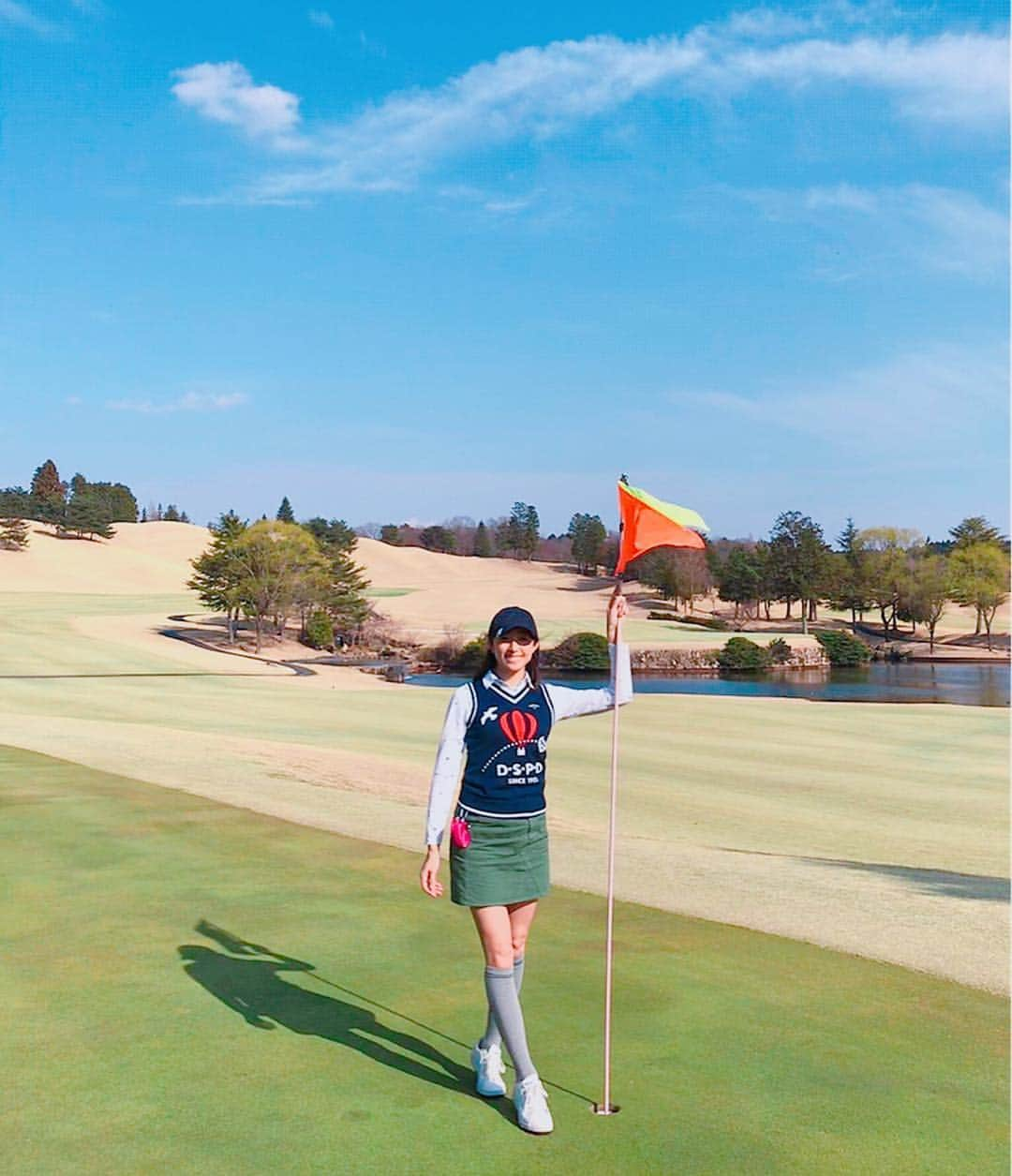 森木美和さんのインスタグラム写真 - (森木美和Instagram)「18ホール周り終えた後に⛳️📸✨ ﻿ ﻿ ありがとうございました🙏✨﻿ お疲れ様でした☺️🌸 ﻿ ﻿ この達成感と疲労感も気持ちいいよね♪♪ ﻿ ﻿ #ゴルフウェア#春ゴルフ #春ゴルフコーディネート#撮影﻿#ゴルジョモ#golf#golfgirl#ゴルフコーデ#ゴルフ好き#enjoygolf #ゴルフ女子#ゴルフ男子 #golffashion#golfswing」4月2日 18時37分 - miwamoriki