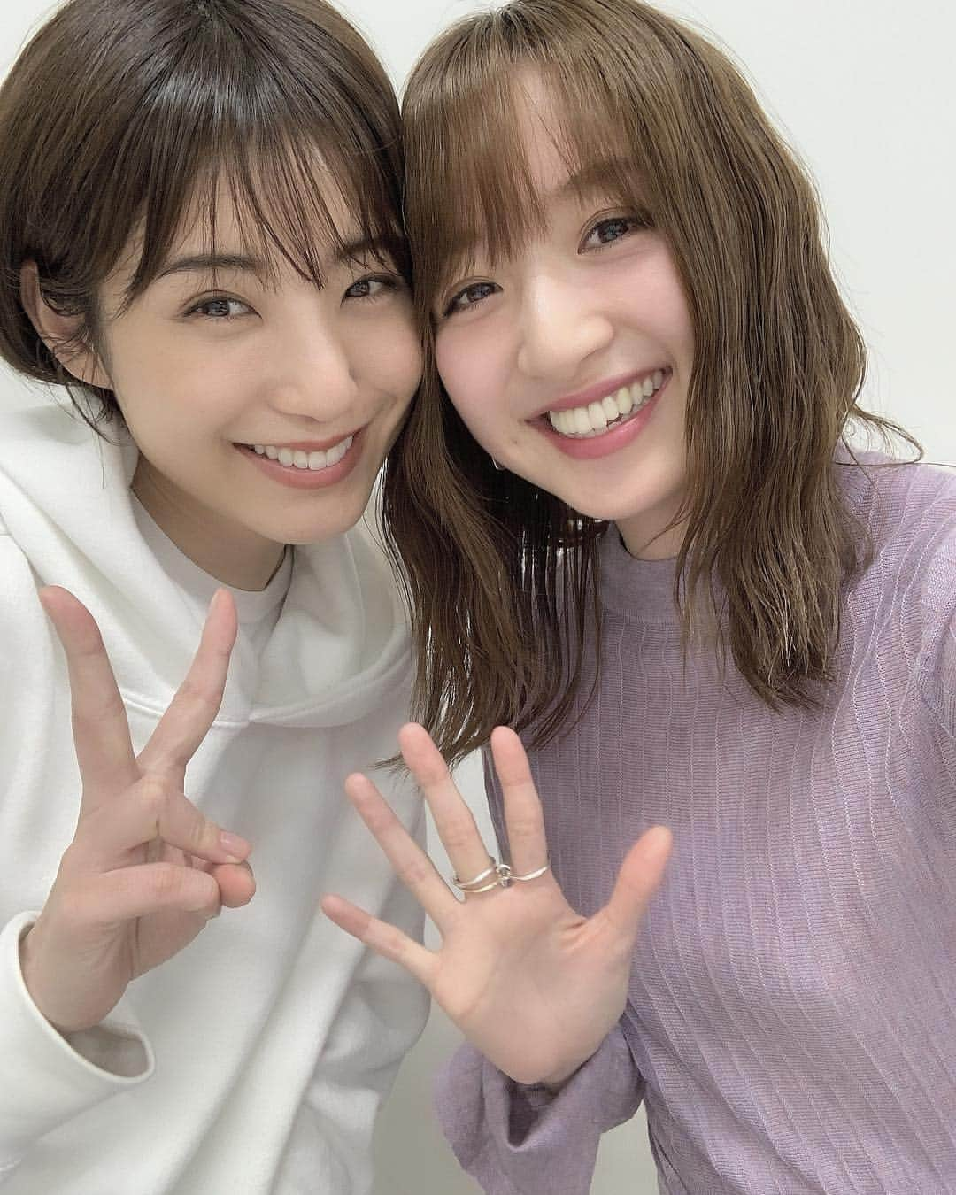 鹿沼憂妃さんのインスタグラム写真 - (鹿沼憂妃Instagram)「めぇたんとお仕事でした🥳 あっちゅー間だったけど楽しかった〜 しばらく会えないから会えて嬉しい🥺♥️ #パープルパープル #ムラサキの誘惑 #身内ネタ #イズ鹿 #あたしジャンケン負けた？笑 #✌🏻🖐🏻」4月2日 18時38分 - shika_0225