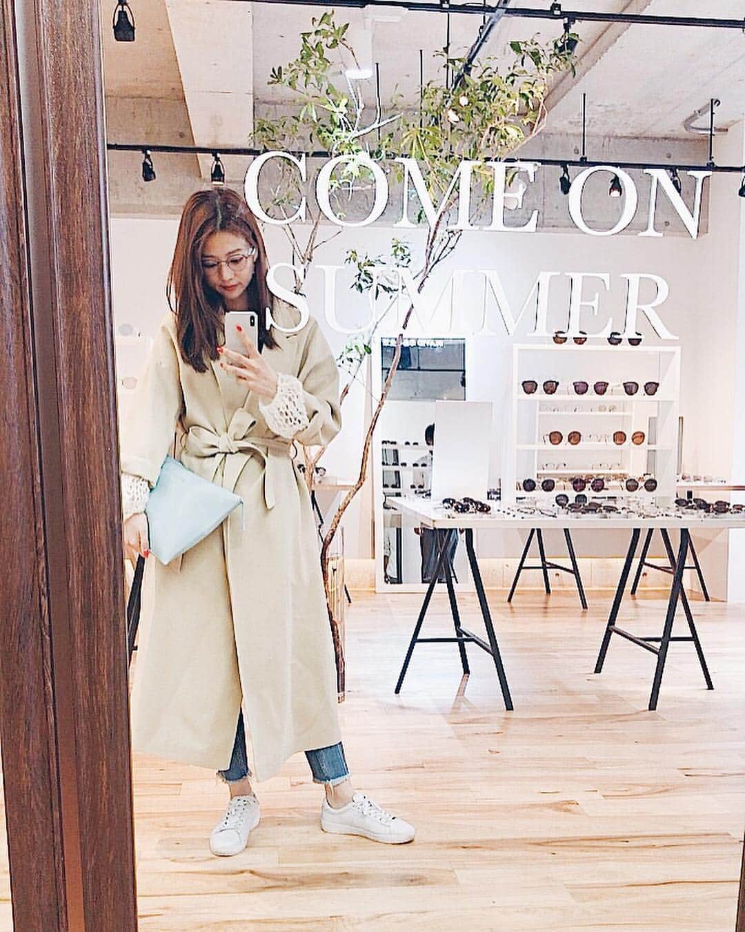 悠衣さんのインスタグラム写真 - (悠衣Instagram)「🤓 ・ 展示会にご招待いただき めちゃくちゃ可愛い眼鏡をオーダー♡ ・ 早く届かないかなー♫」4月2日 18時38分 - yu1_1987
