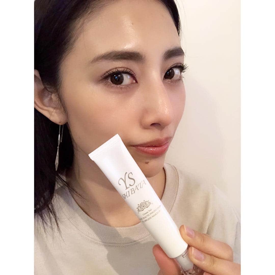 島村まみのインスタグラム：「ヘアメイクの柴田さんプロデュースのファンデーション✨ 自然なツヤ肌に仕上がるのにカバー力があるところが嬉しいです🥰 さすがヘアメイクさんが作ったファンデーションです✨☺️💕 #柴田洋一郎 #ysshibata#ファンデーション#美容液ファンデーション#艶肌」