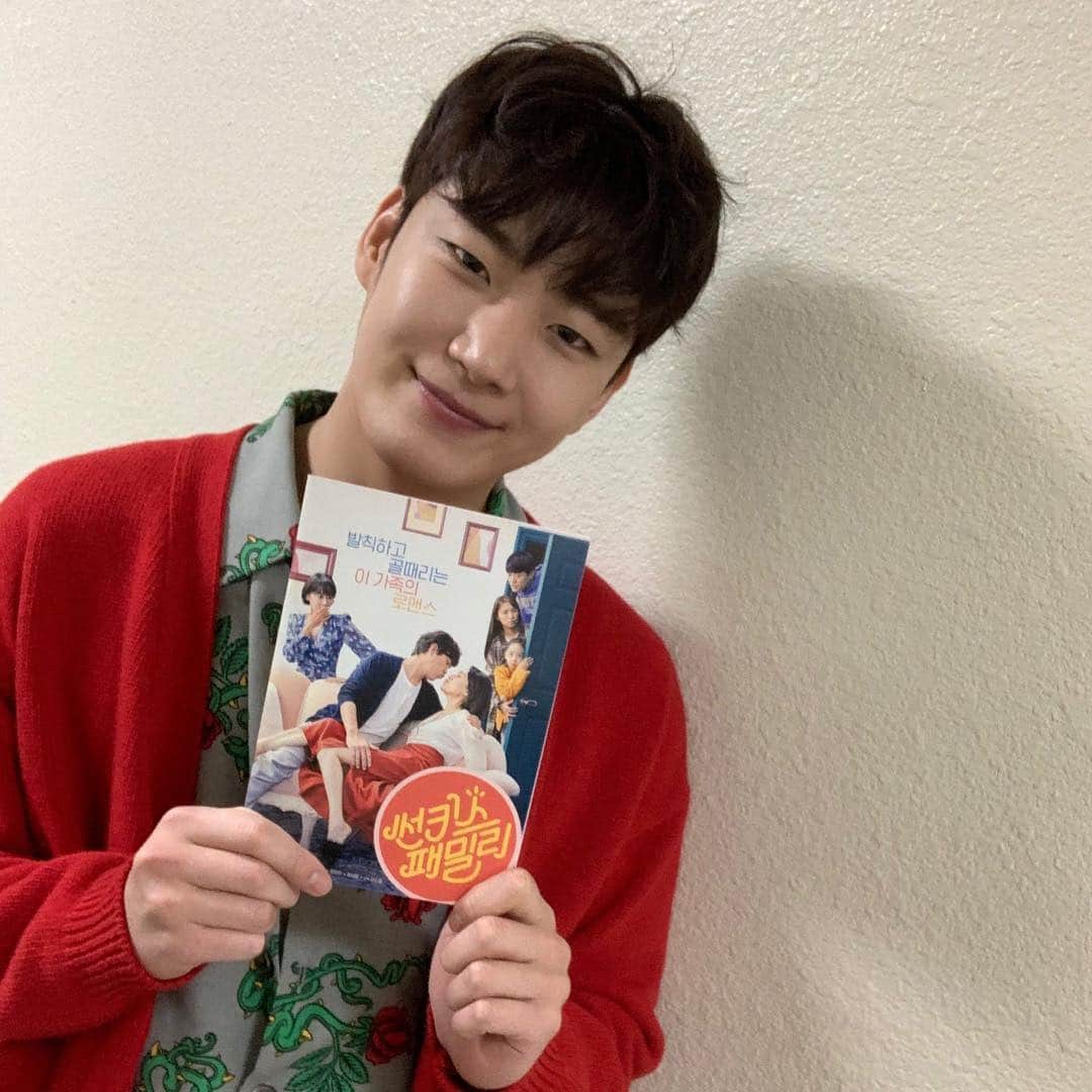 キングコングエンターテインメントさんのインスタグラム写真 - (キングコングエンターテインメントInstagram)「아직 영화 <썬키스 패밀리> 안 보신 분 계신가요?🥺 킹콩 식구들도 응원하는 <썬키스 패밀리> 진짜 진짜 귀엽고 재밌는 건 안 비밀! 지금 바로 극장으로 달려갑시다🏃🏻‍♀️🏃🏻‍♂️ - #박희순 #유연석 #조윤희 #김다솜 #최원명 #ParkHeeSoon #YooYeonSeok #JoYoonHee #KimDaSom #ChoiWonMyeong #영화 #썬키스패밀리 #보러 #달려가요 #🏃🏻‍♀️ #꿀잼각 #관람각 #무브무브 #🏃🏻‍♂️」4月2日 18時39分 - kkbyss