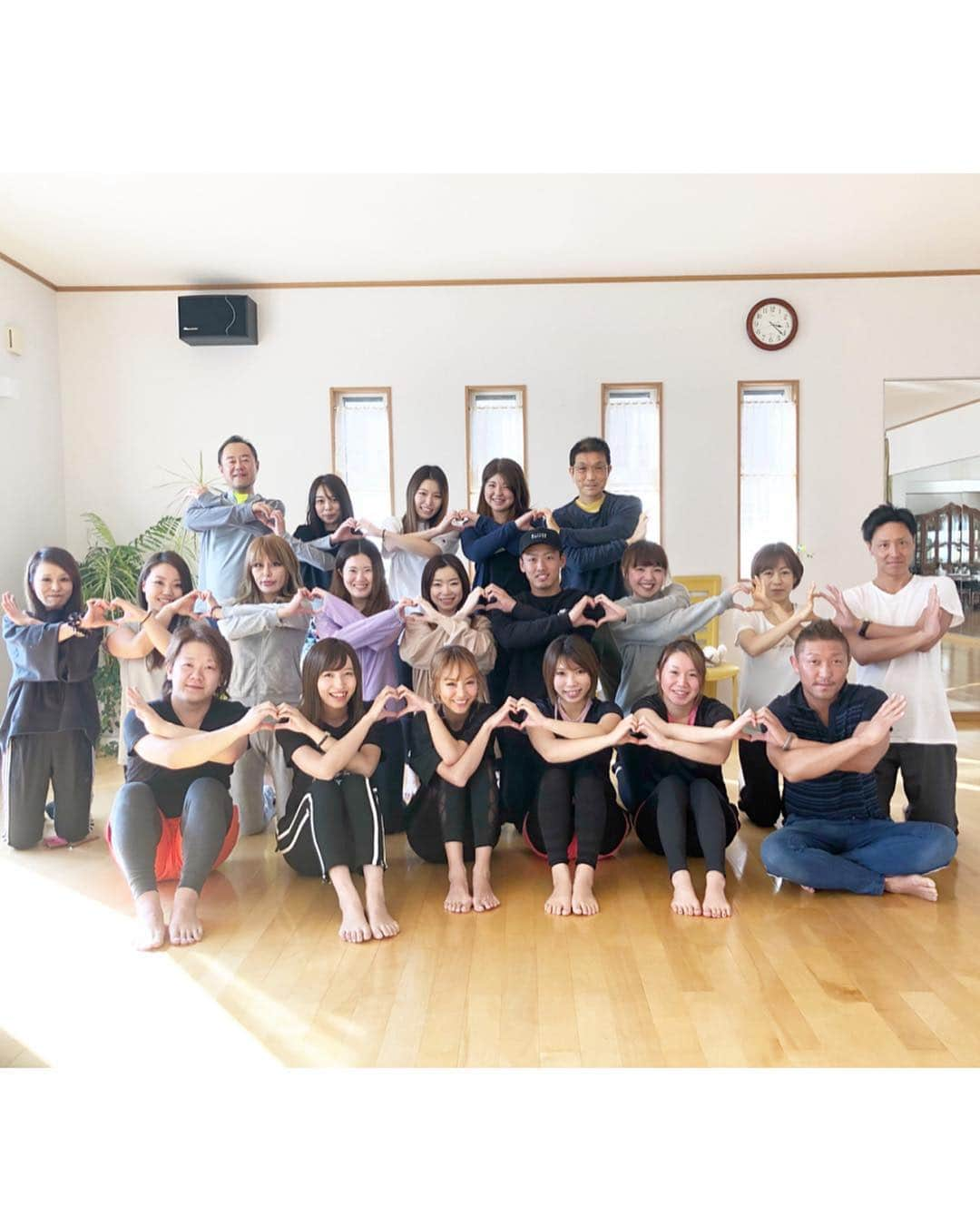 武田静加さんのインスタグラム写真 - (武田静加Instagram)「﻿ ﻿ ﻿ ★静加YOGA★﻿ 栃木県小山市間々田﻿ 毎回お世話になってる﻿ 地元のお気に入りの﻿ 綺麗な素敵なスタジオで﻿ 開催させて頂きました‼︎﻿ ﻿ ここ大好きなの♡!﻿ ﻿ ﻿ ﻿ 今日もたくさん動いた﻿ メニューにしちゃいました。﻿ 途中きつかったのか﻿ 笑い声、鈍い声？﻿ が伺えましたね（笑）﻿ 私そういう空気好きなんで﻿ いーんですよっ♡！ 笑﻿ ﻿ 楽しんでもらいたいから﻿ またそんな感じで﻿ 挑戦していただけたら﻿ 嬉しいでス(^^)﻿ ﻿ ﻿ ﻿ 4月1日のLINE BLOGに﻿ 写真満載でヨガの様子を﻿ 書いていますので﻿ チェックしてみて下さい！﻿ ﻿ ﻿ ﻿ ﻿ 来てくれた皆様本当に﻿ ありがとうございました!!﻿ 地元で開催できるって嬉しいです♡﻿ また出来ますように頑張ります(^^)﻿ ﻿ ﻿ #武田静加#モデル#ヨガインストラクター﻿ #hairmake#make#makeup#カラコン#ヘアメイク#メイクアップ#style#japan#日本#model#モデル#yogawear#yoga#ヨガ#ヨガウェア#sports#静加YOGA﻿ ﻿ ﻿ ﻿」4月2日 18時39分 - takedashizuka0517