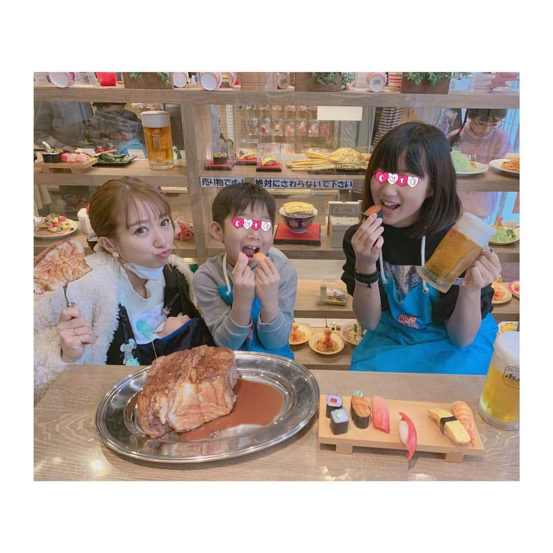 辻希美さんのインスタグラム写真 - (辻希美Instagram)「他にも沢山リアル過ぎる食玩がありました(๑^︶^๑)･.｡:*･♬* #食玩 #食玩作り #リアル過ぎる #可愛い #ステーキ🥩 やばい #希空が持ってるビール🍺ももちろん食玩です💦」4月2日 18時51分 - tsujinozomi_official