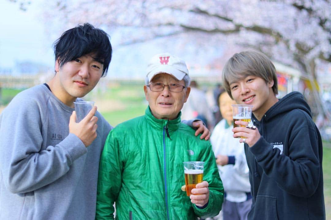 否メンディーのインスタグラム：「昼桜🌸」