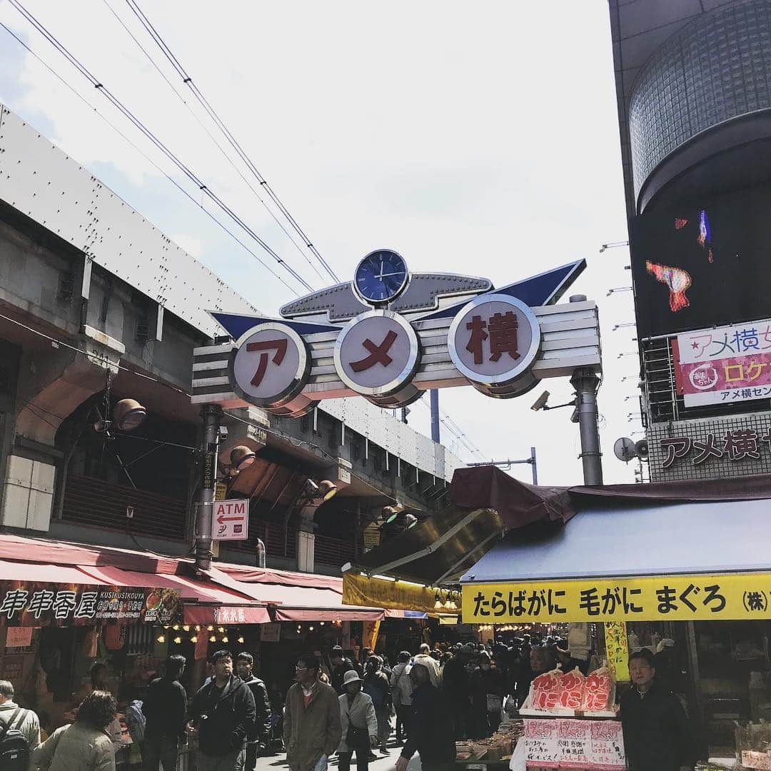 米田貴紀のインスタグラム：「散策しました！非常に楽しかった👍  #アメ横 #夜の本気ダンス」